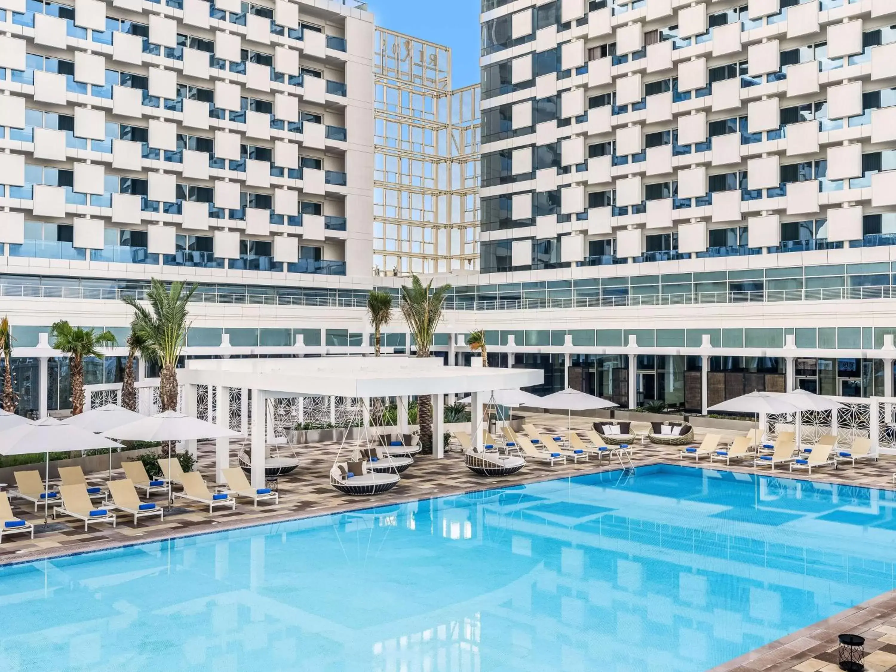 Swimming Pool in Rixos Gulf Hotel Doha - All Inclusive