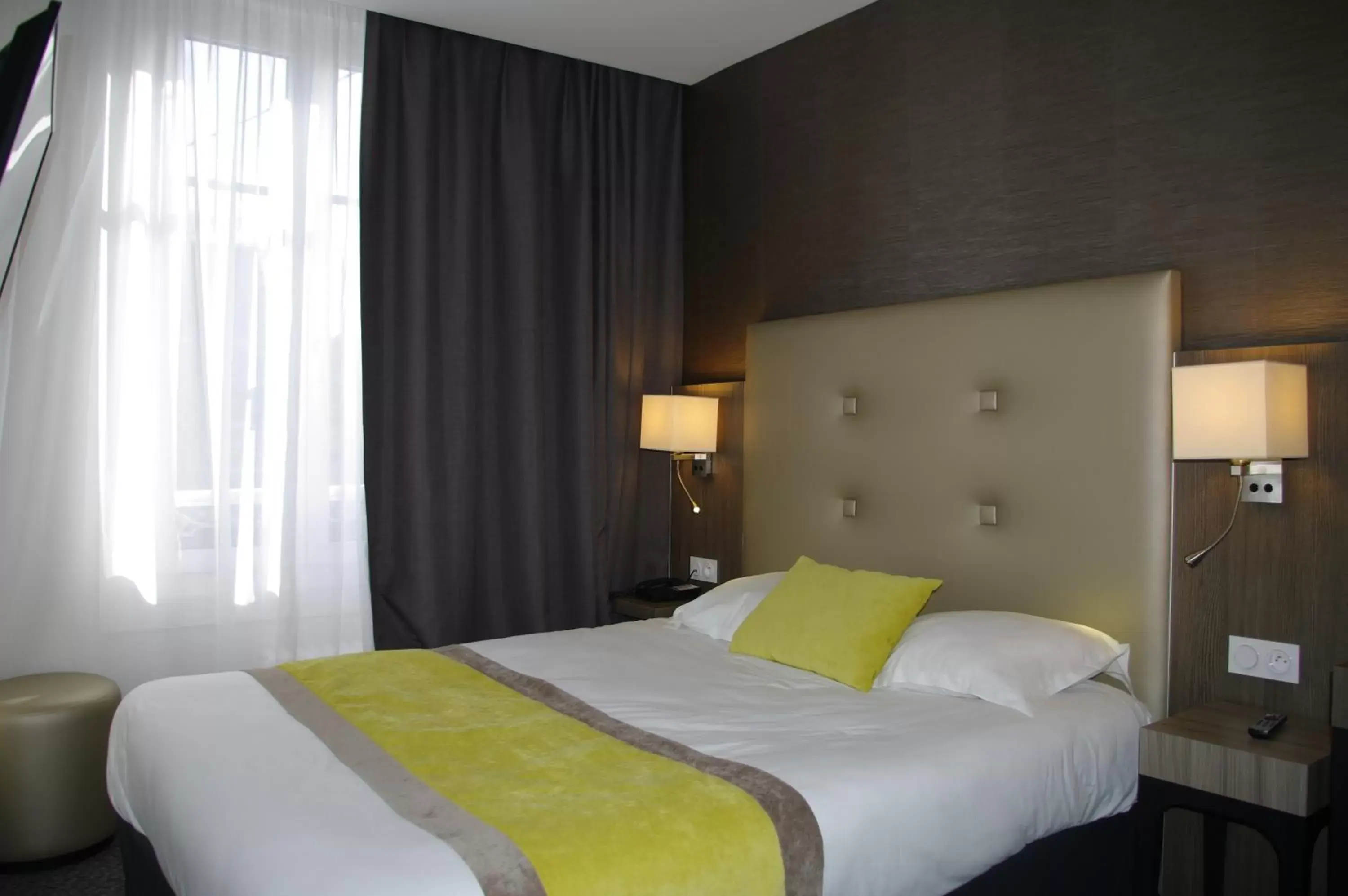 Bed in Hotel de la Gare Troyes Centre