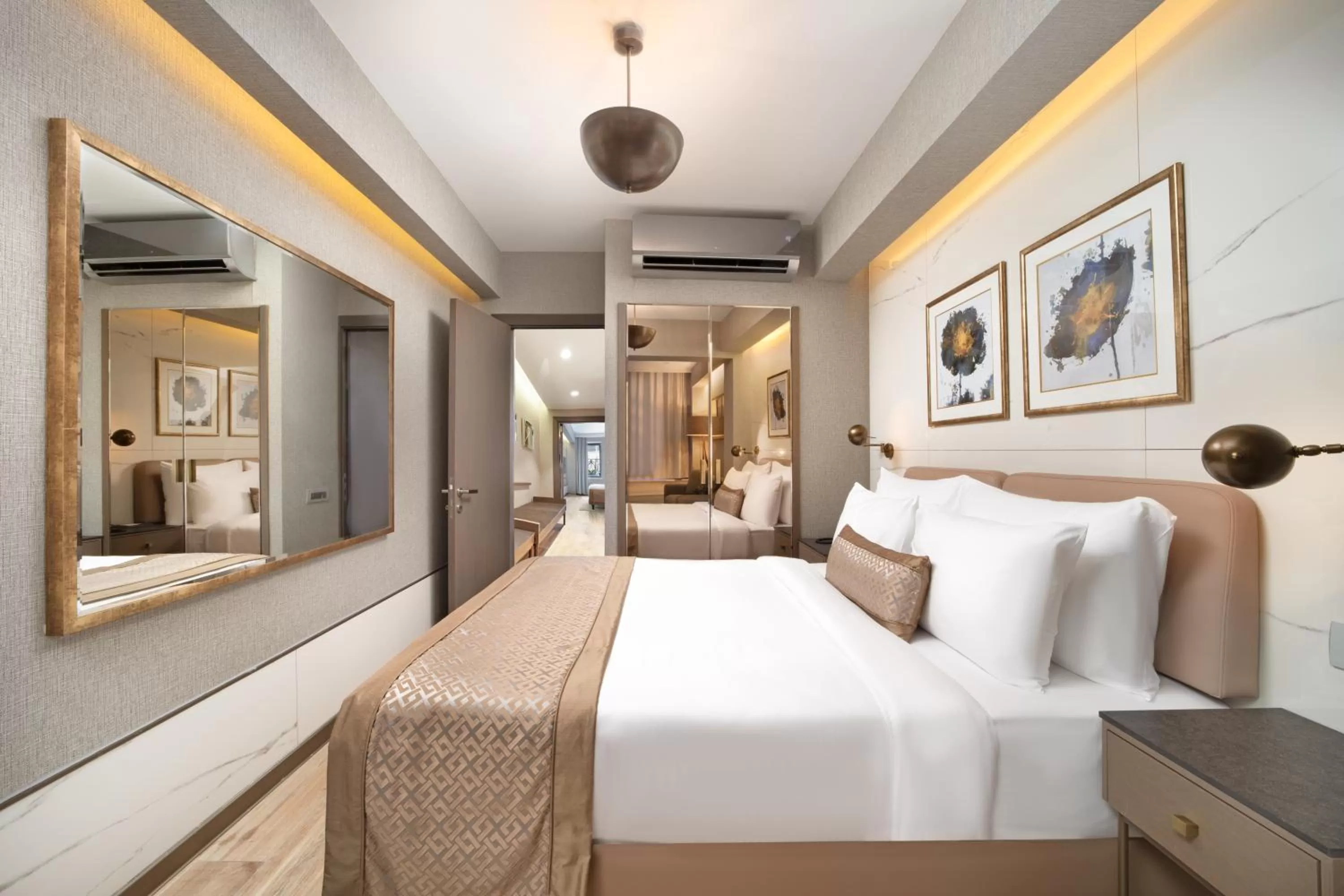 Massage, Bed in Mula Hotel