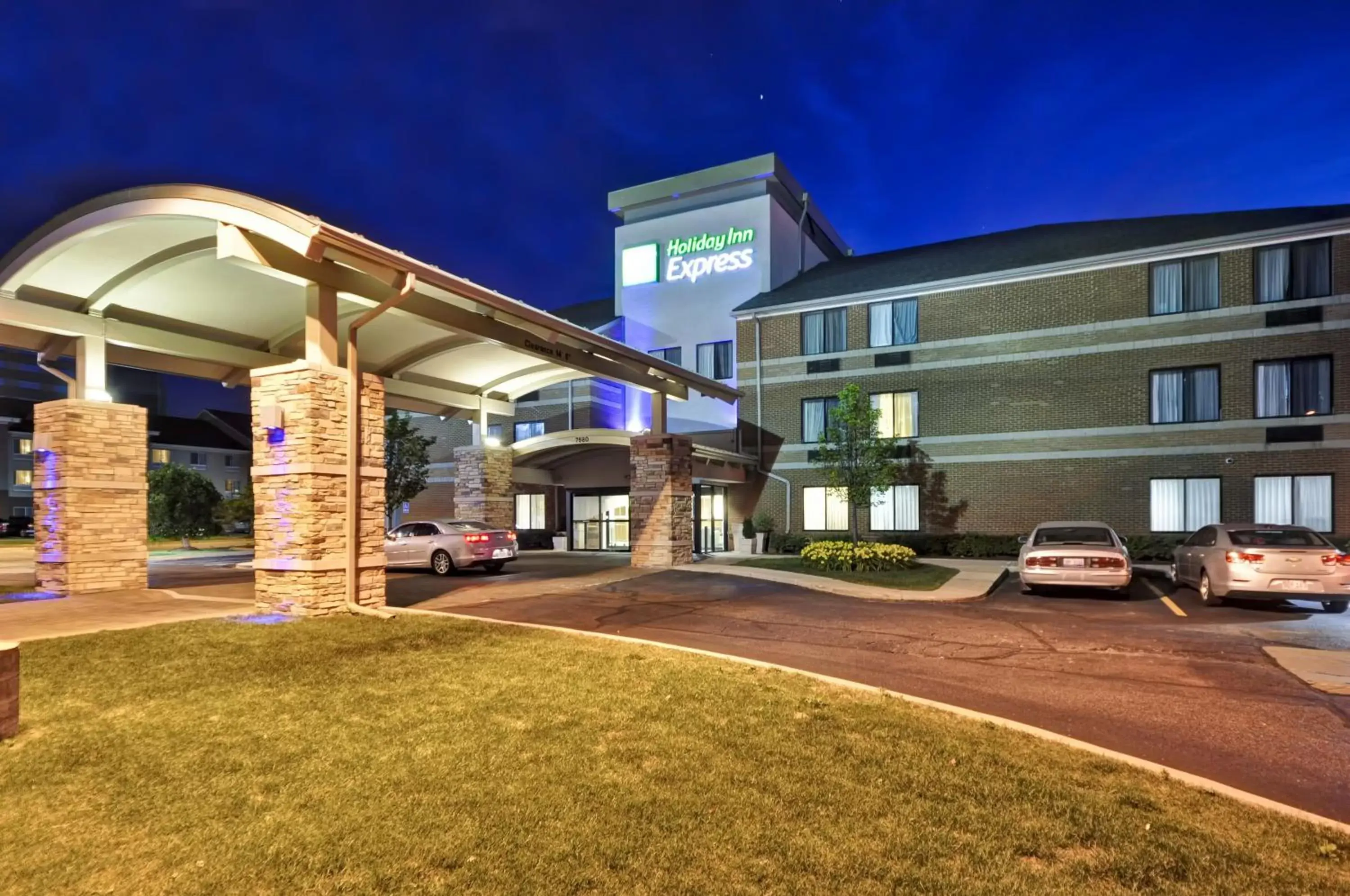 Property Building in Holiday Inn Express Romulus / Detroit Airport, an IHG Hotel