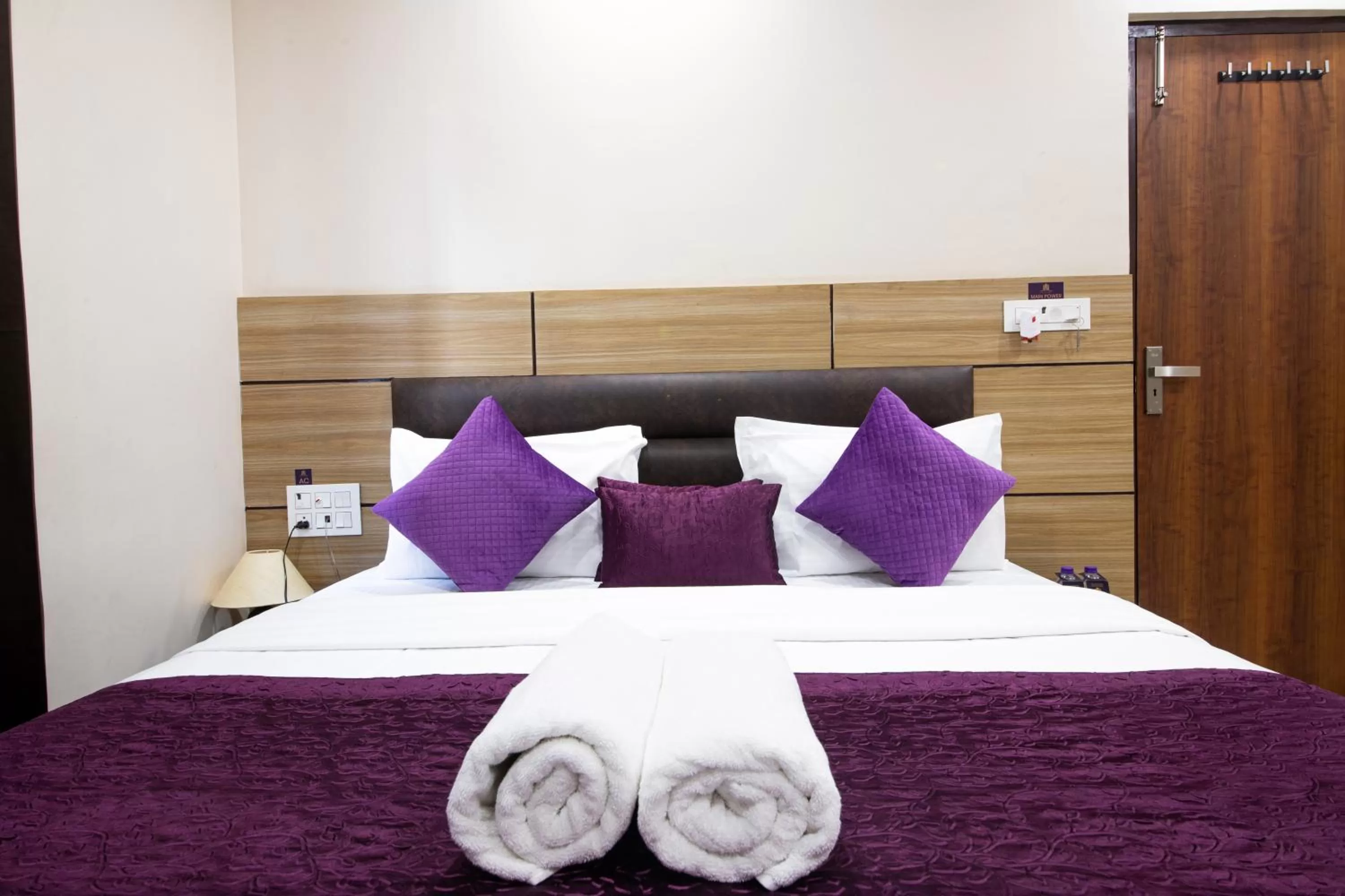 Bed in Perfect Stayz Dwarkesh - Hotel Near Haridwar Railway station