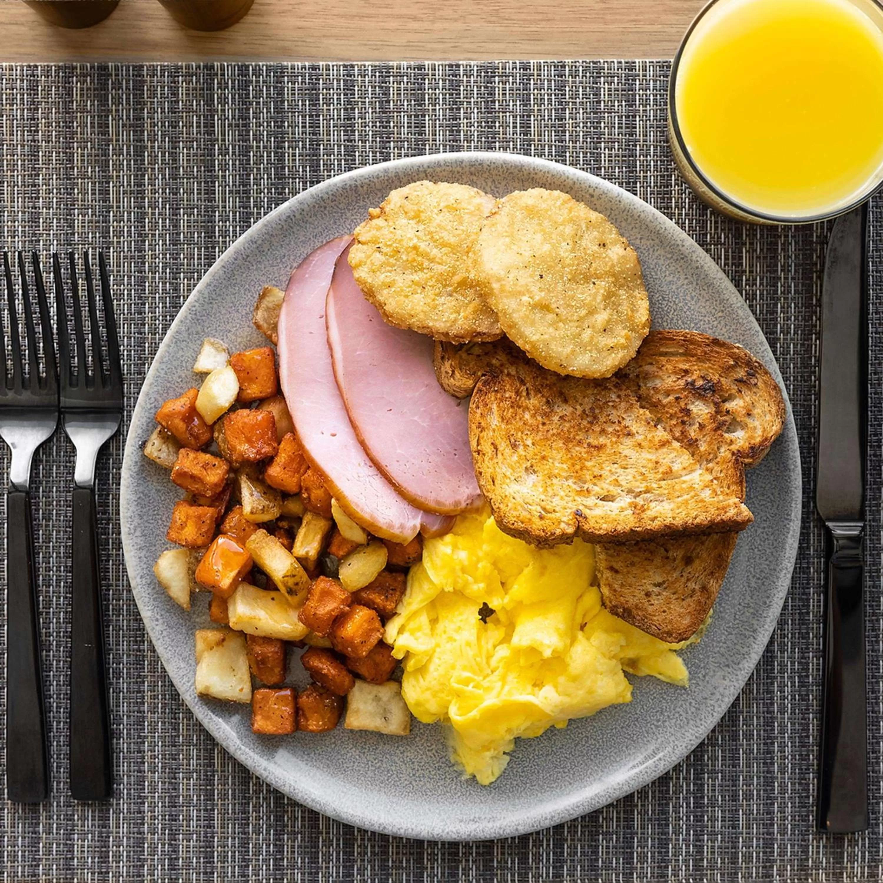 Breakfast in Hilton Garden Inn Grapevine At Silverlake Crossing, Tx