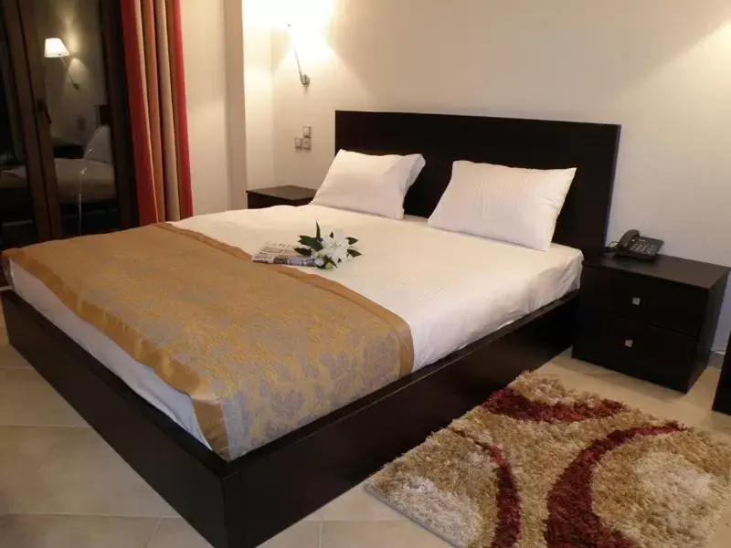 Bedroom, Bed in Hotel Meteoritis
