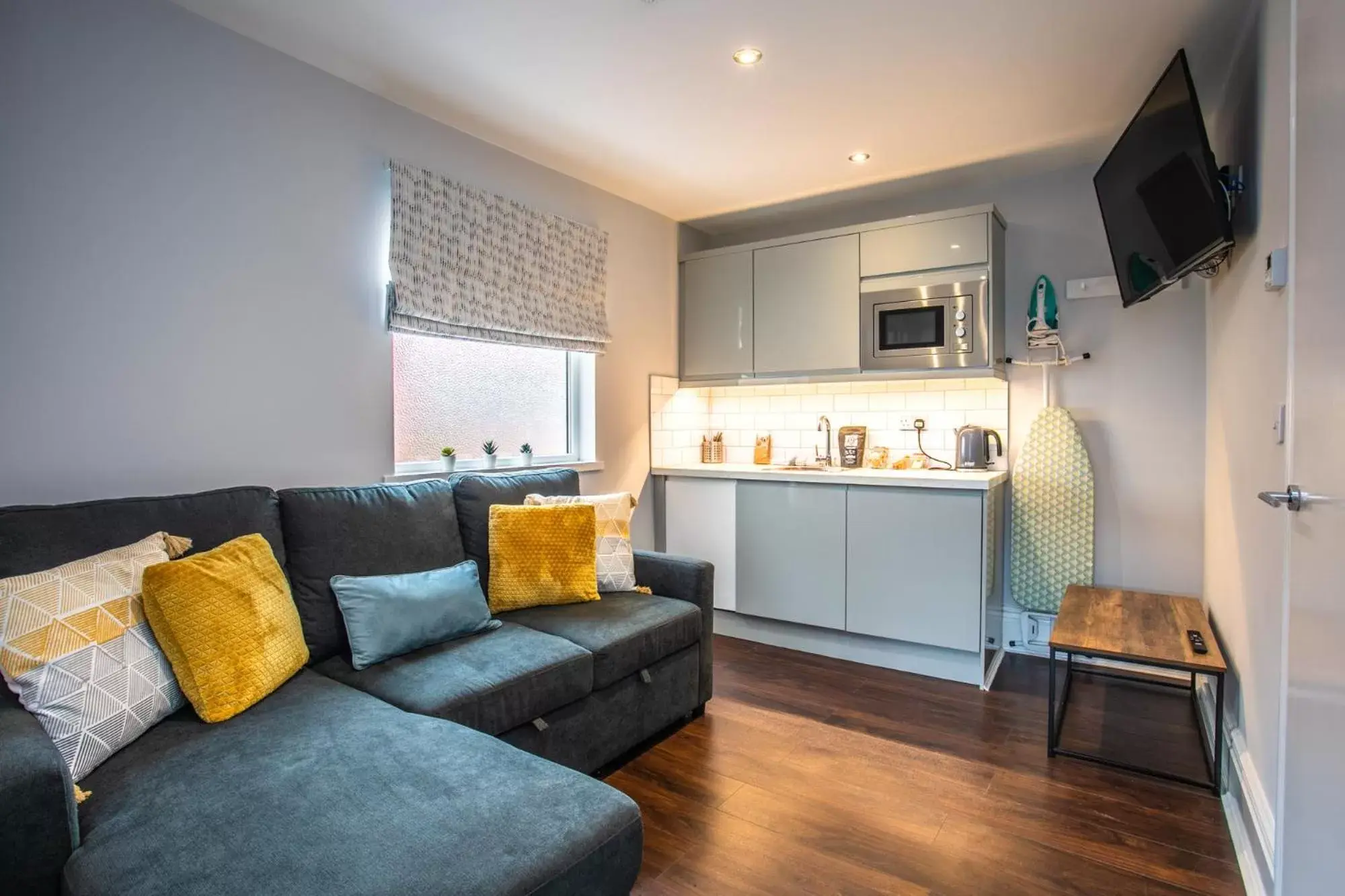 Kitchen or kitchenette, Seating Area in Stay Coastal