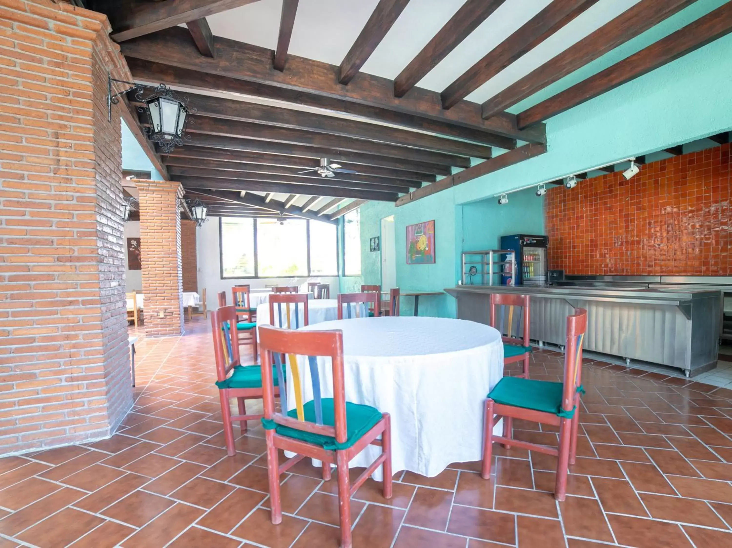 Restaurant/places to eat, Dining Area in Hotel Teques Palace
