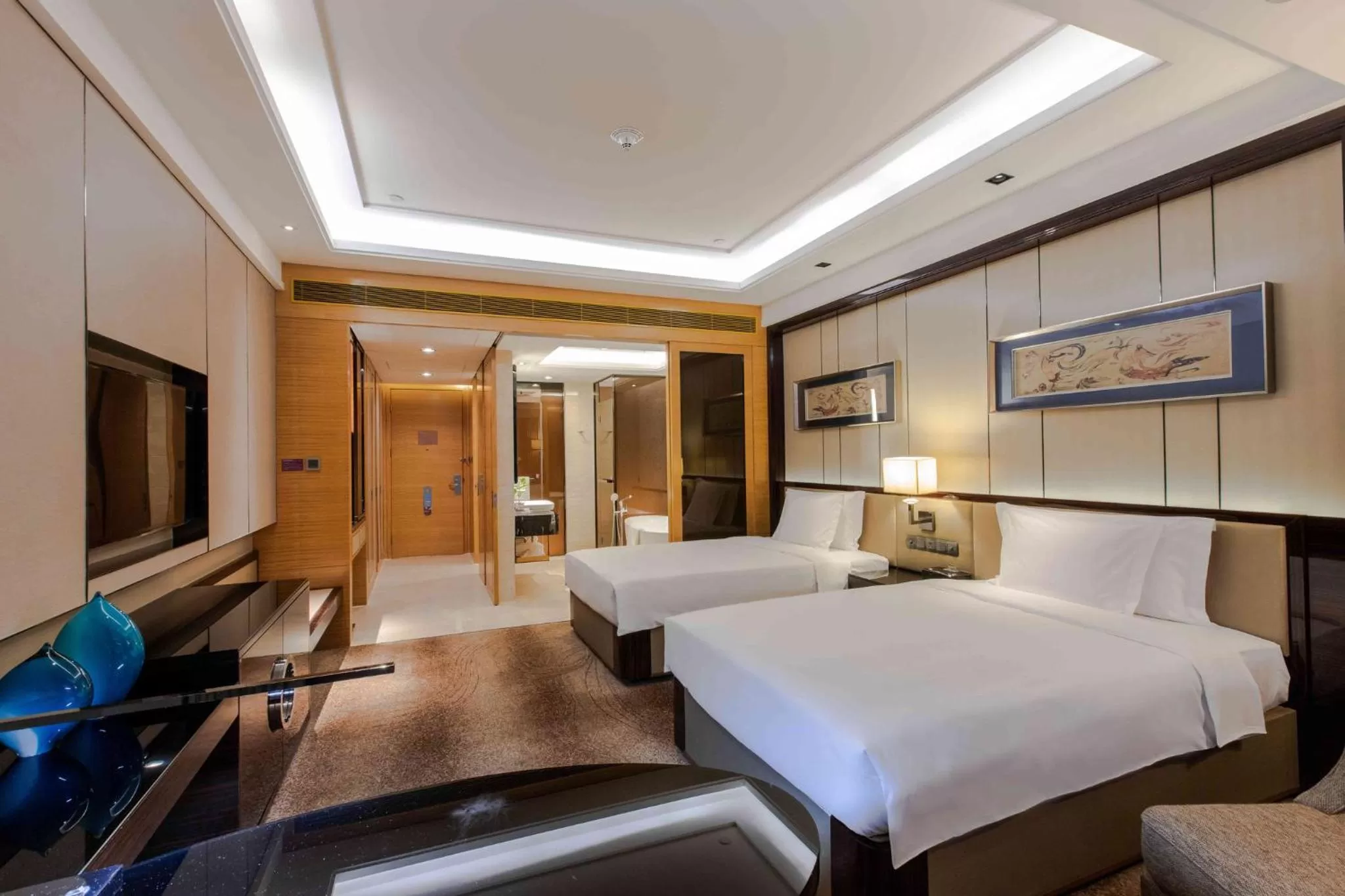 Photo of the whole room, Bed in Crowne Plaza Hotel Lanzhou by IHG