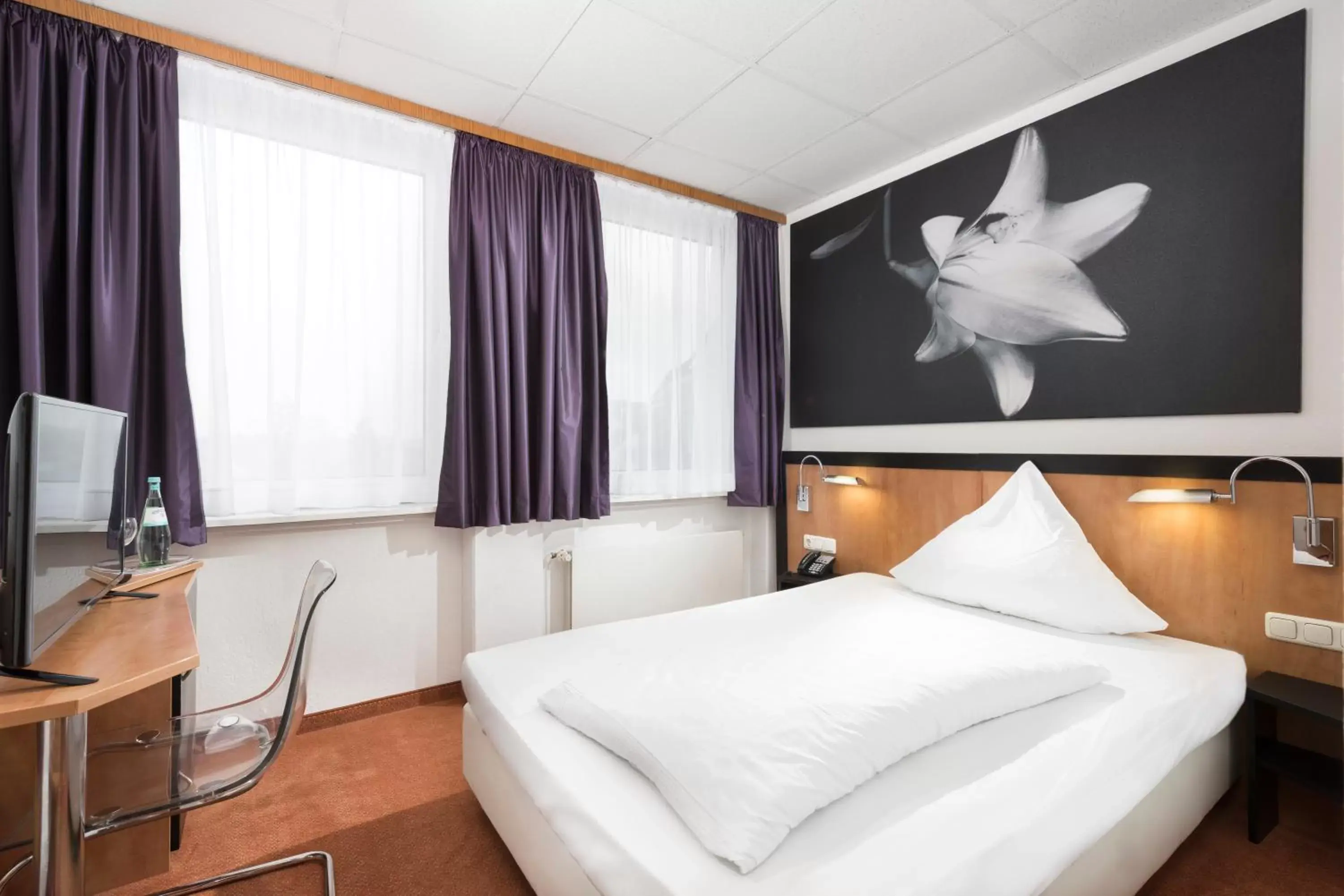 Photo of the whole room, Room Photo in Days Inn Dortmund West