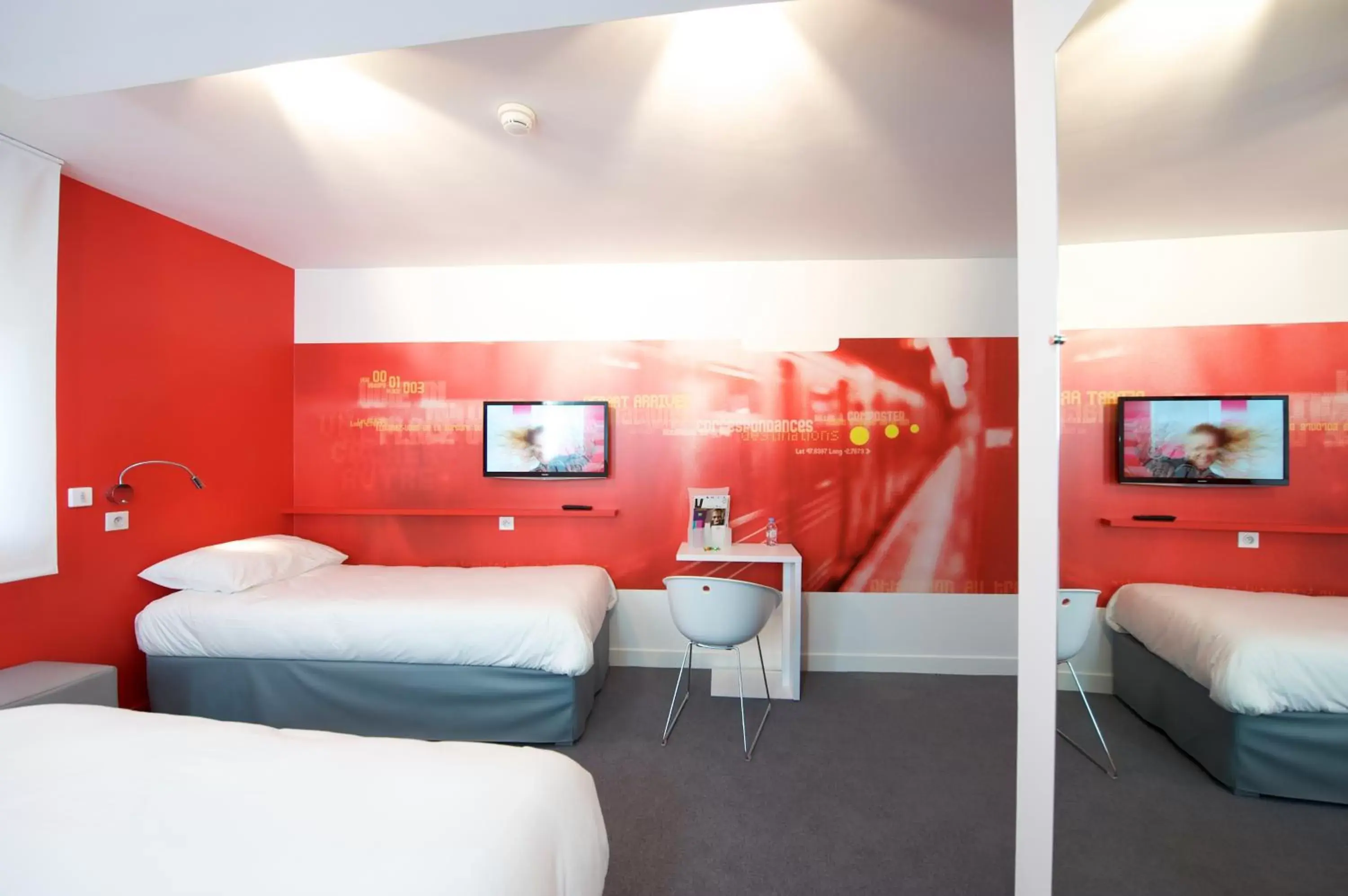 Bedroom, Bed in ibis Styles Vannes Gare Centre