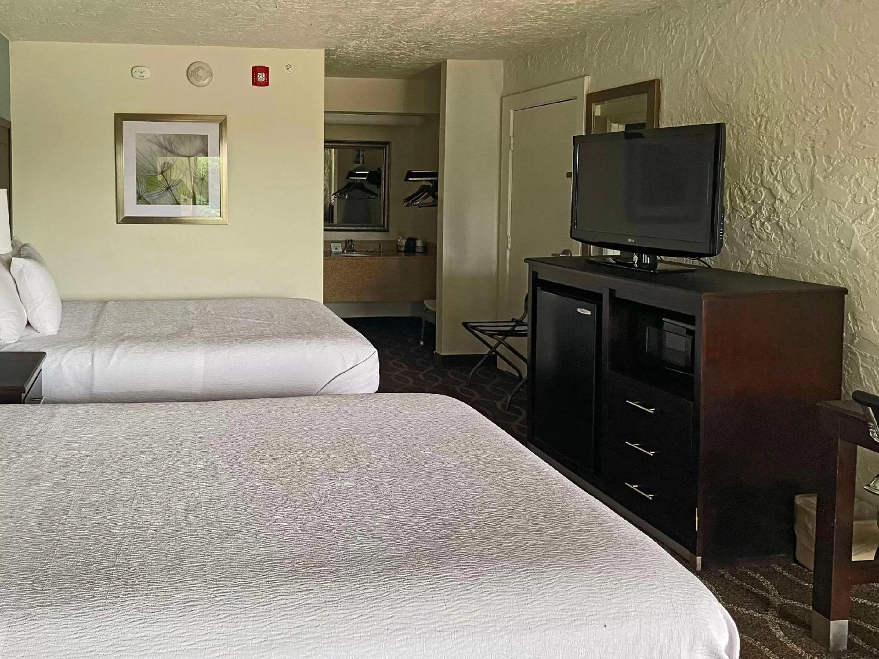 Bedroom, Bed in Quality Inn Clinton North