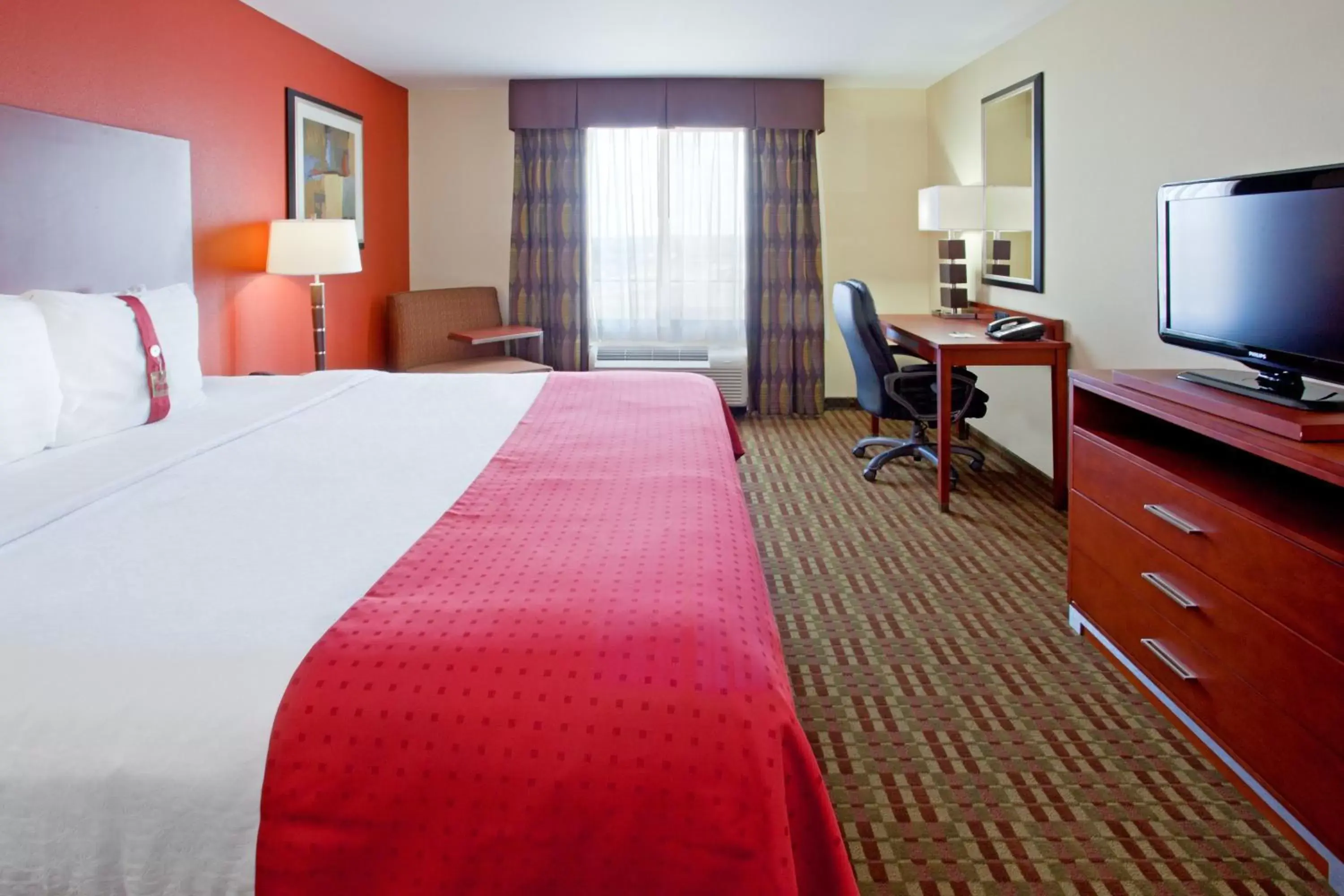 Photo of the whole room, Bed in Holiday Inn Austin North, an IHG Hotel