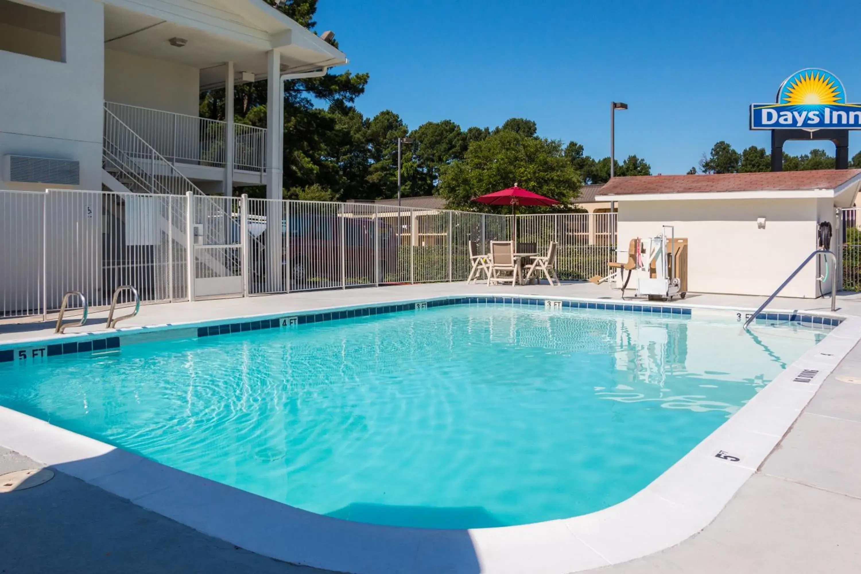 Swimming Pool in Motel 6-Longview, TX