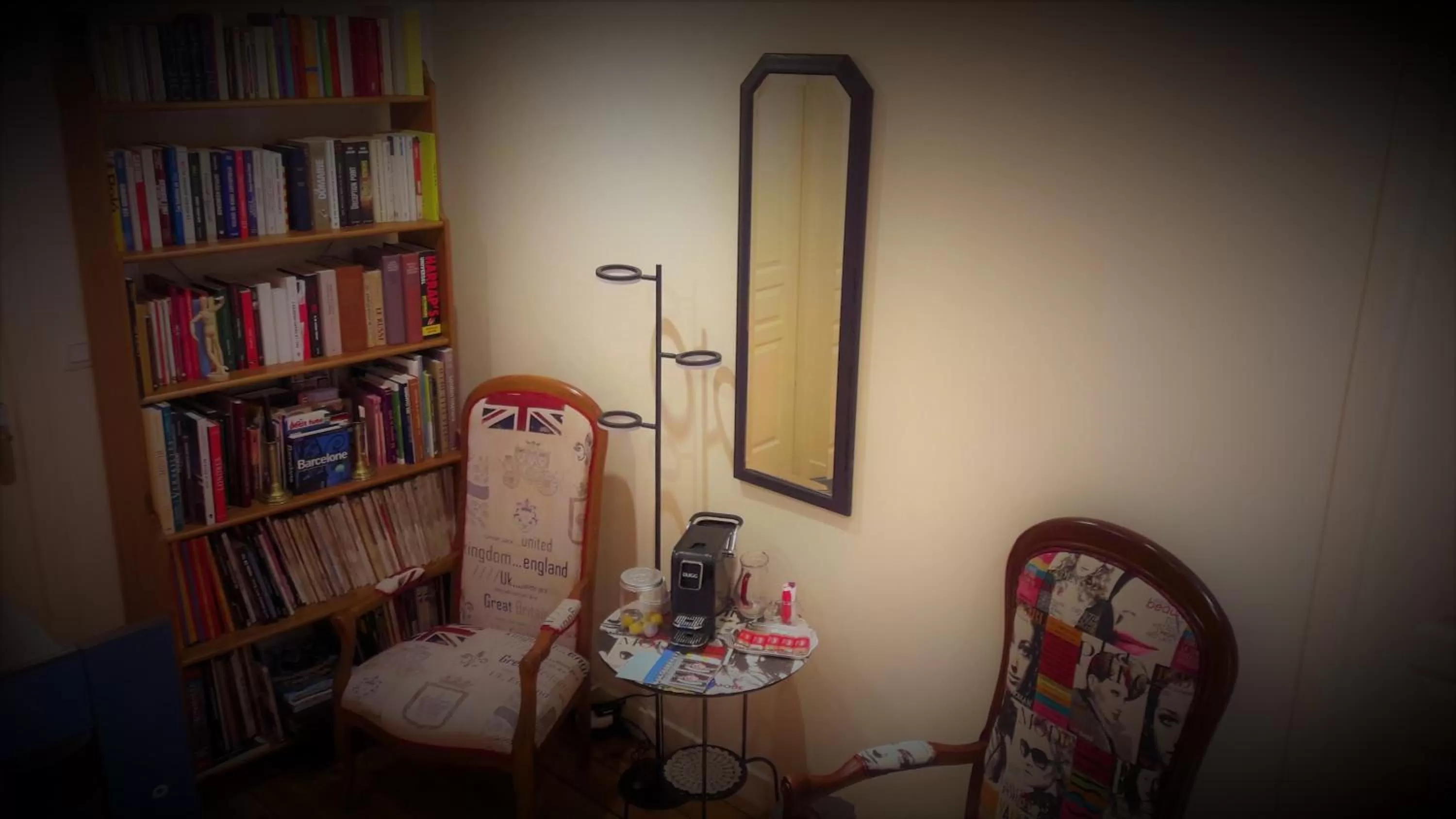 Library in Chez Martine et Philippe en Velay