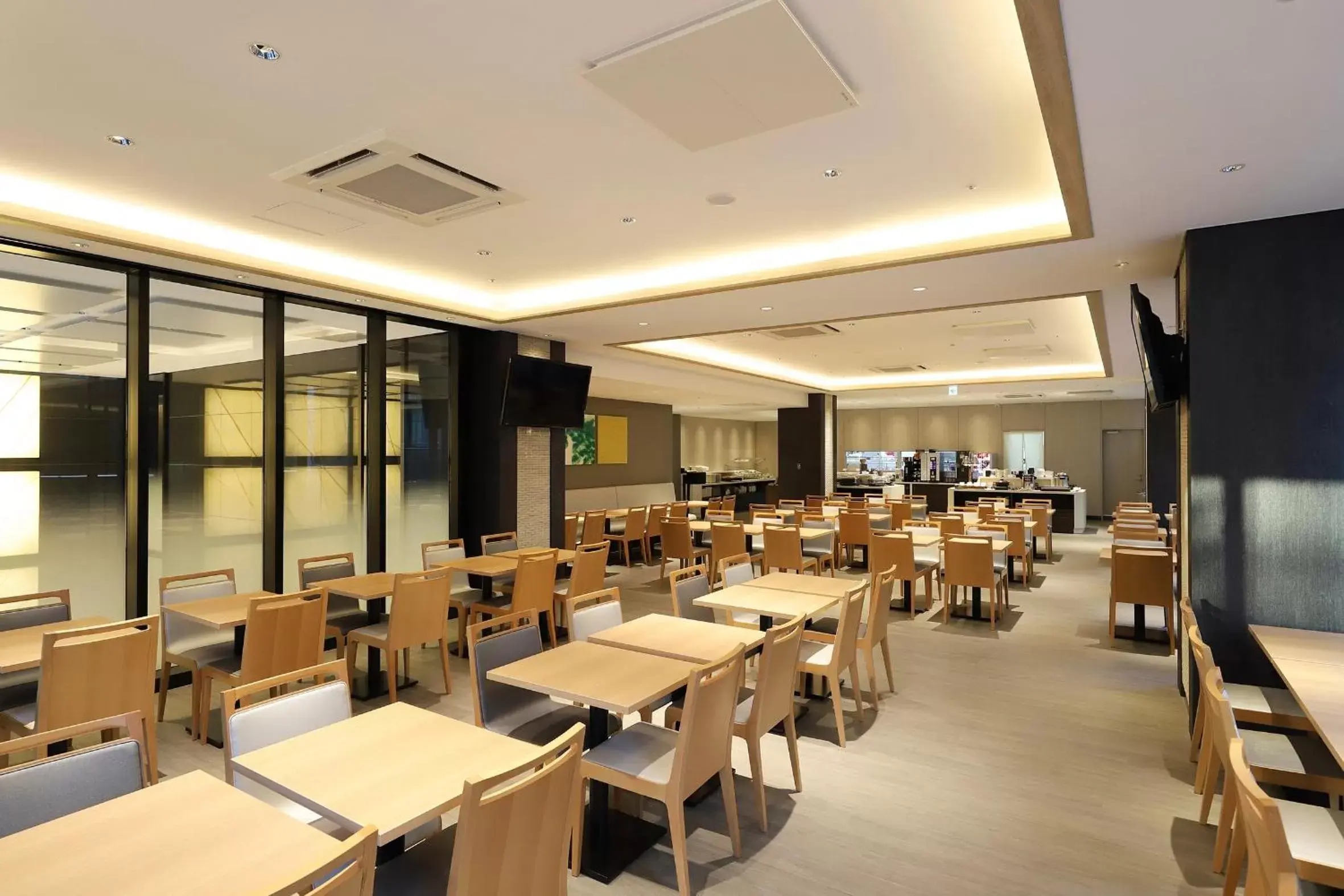 Restaurant/places to eat in Smile Hotel Premium Osaka Higashishinsaibashi Restaurant/places to eat in Smile Hotel Premium Osaka Higashishinsaibashi