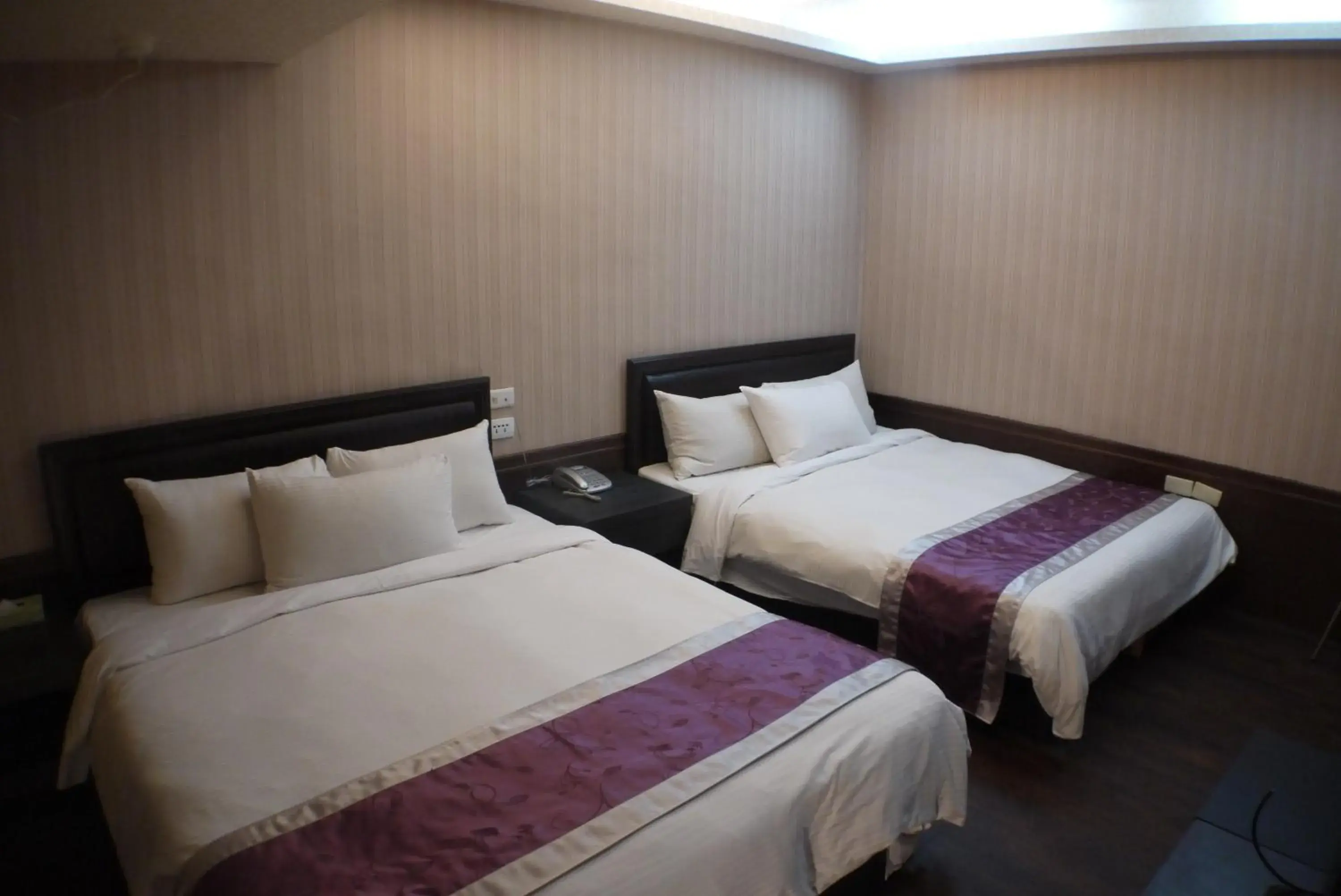 Photo of the whole room, Bed in King Town Hotel