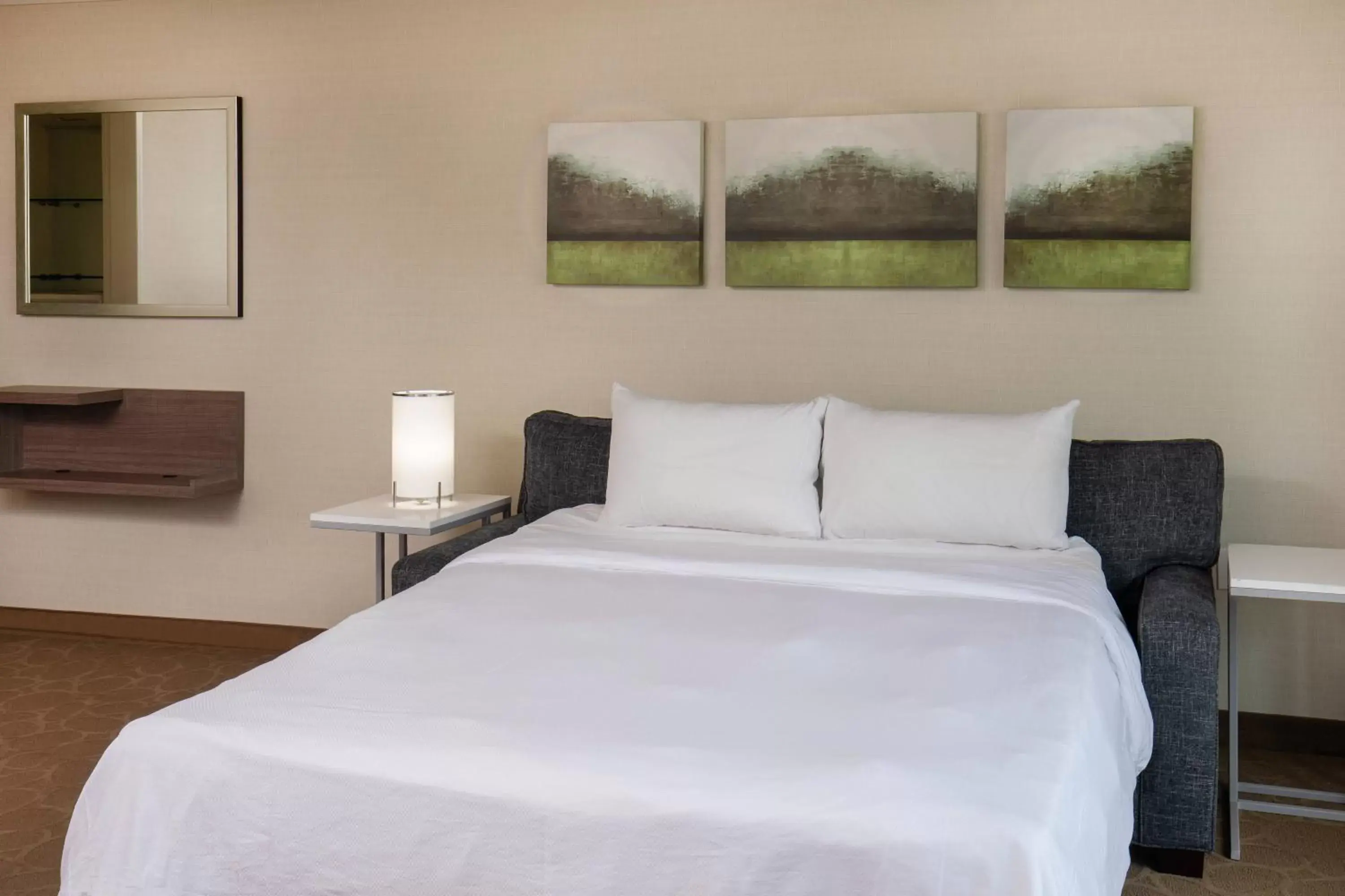 Bedroom, Bed in Delta Hotels by Marriott Chesapeake Norfolk