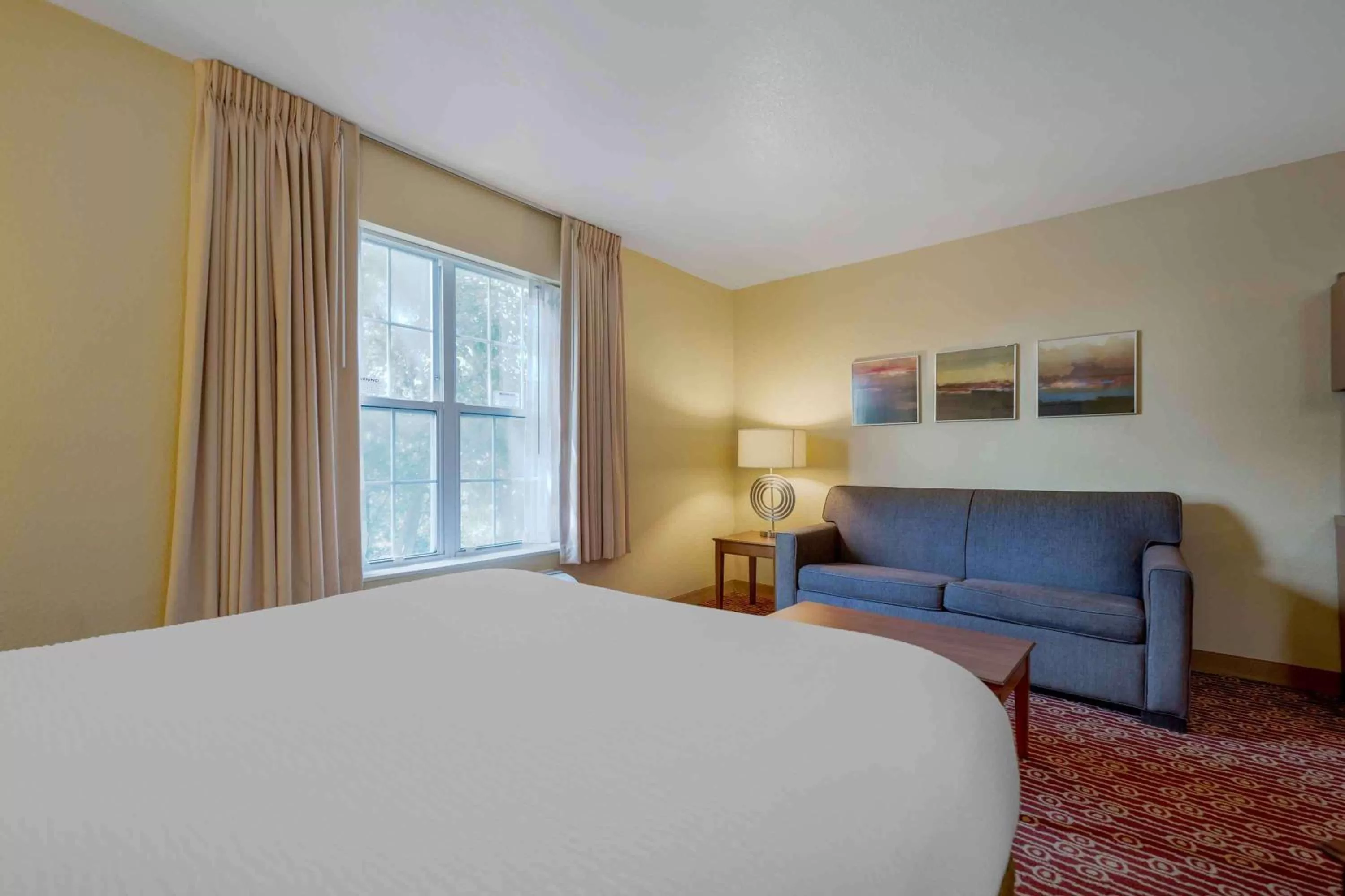 Bedroom, Bed in Extended Stay America Suites - Chicago - Elgin - West Dundee