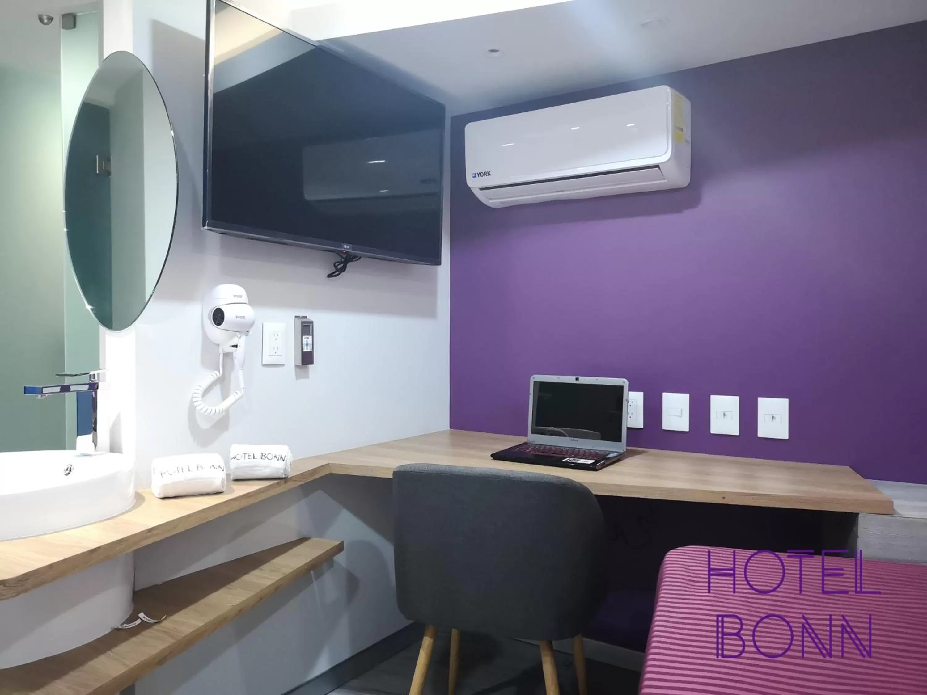 TV and multimedia in Hotel Bonn