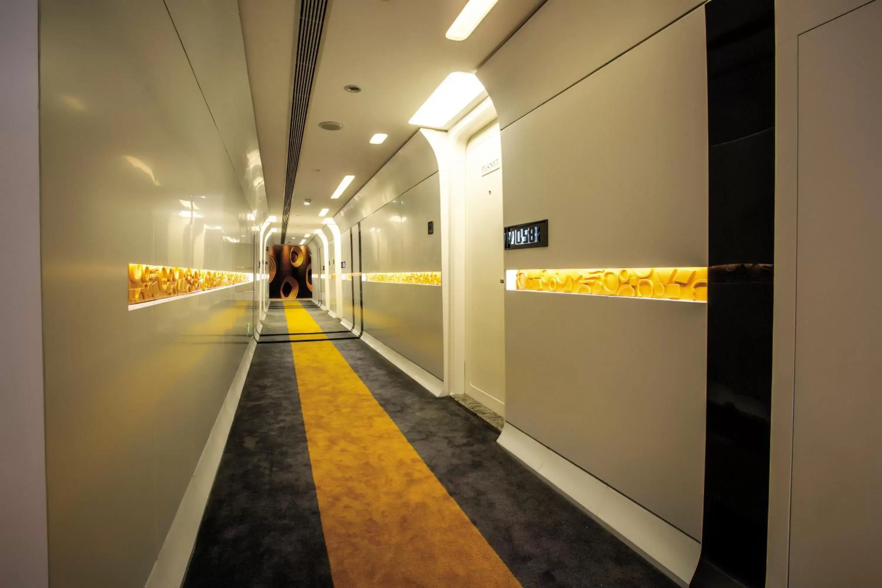 Facade/entrance in Guangzhou Planet Hotel Facade/entrance in Guangzhou Planet Hotel