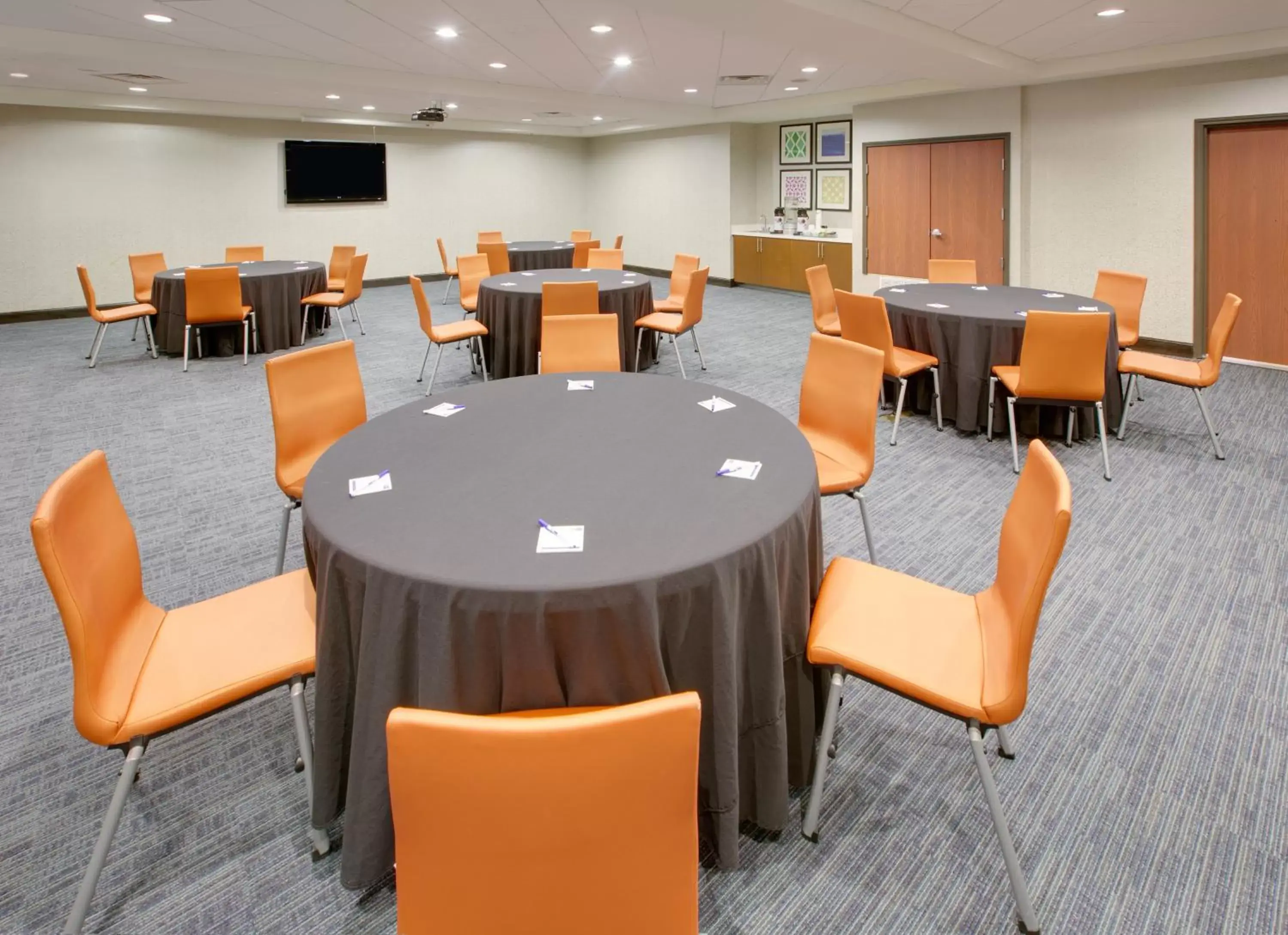 Meeting/conference room in Holiday Inn Express Denton UNT TWU, an IHG Hotel