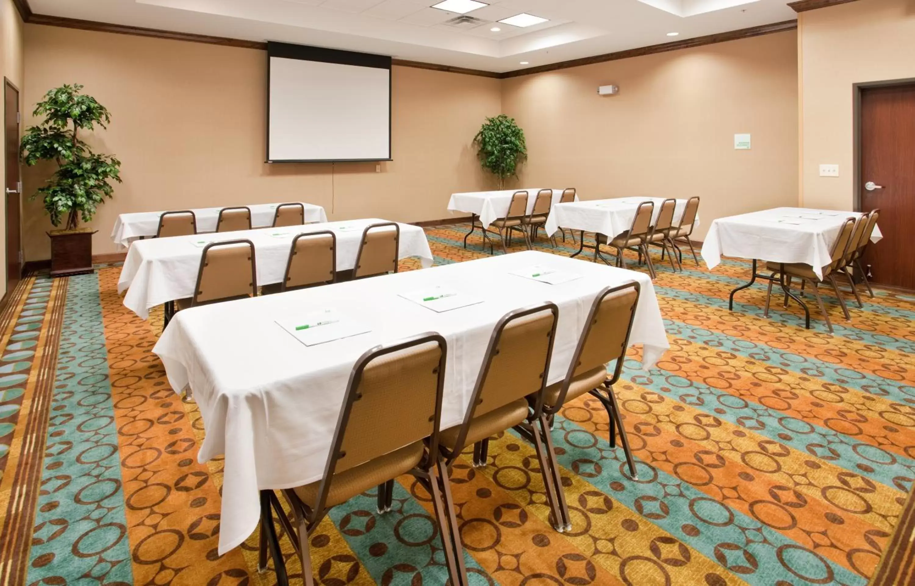 Meeting/conference room in Holiday Inn Columbia East, an IHG Hotel