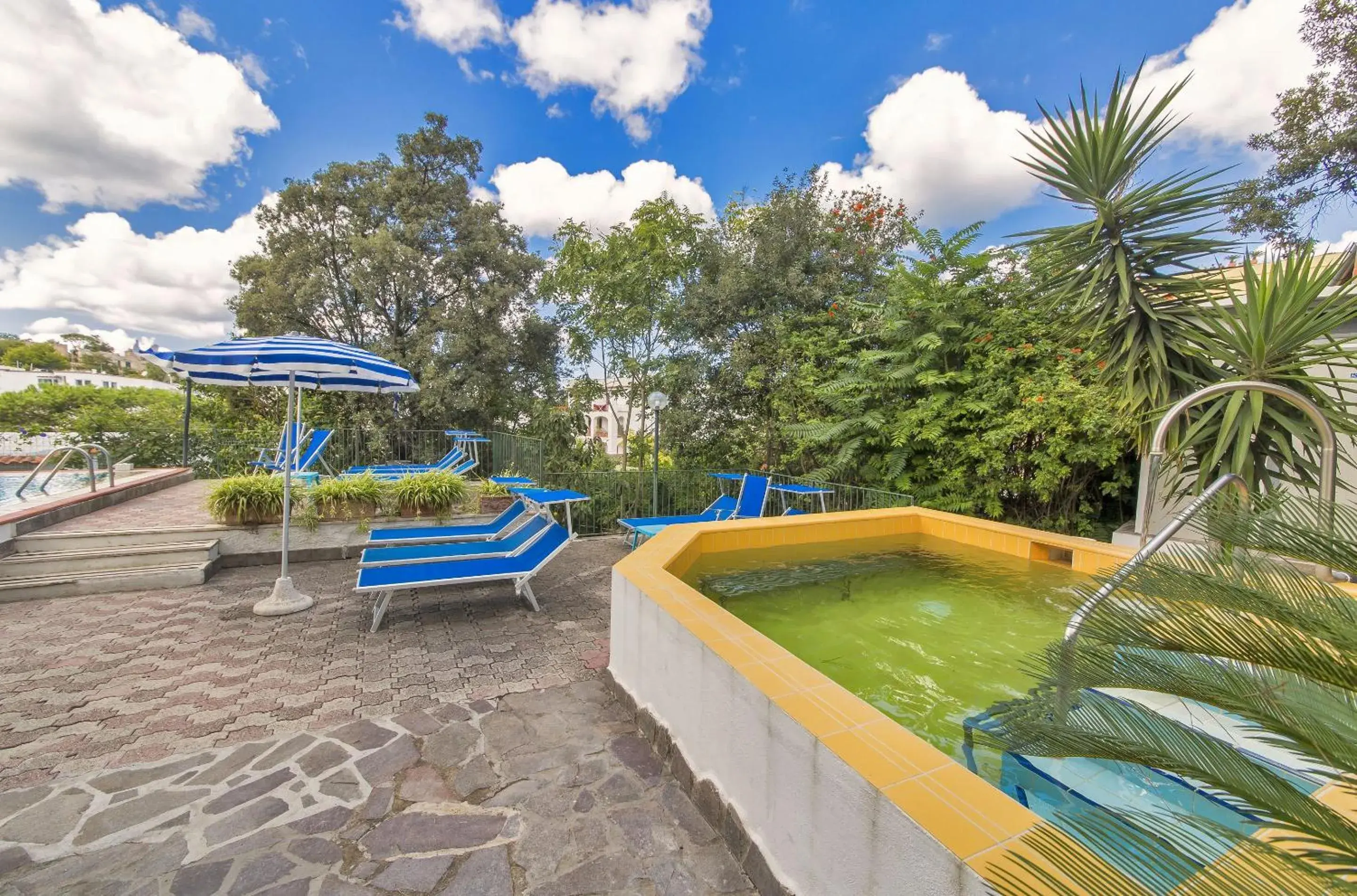 Hot Spring Bath, Swimming Pool in Hotel Vittoria