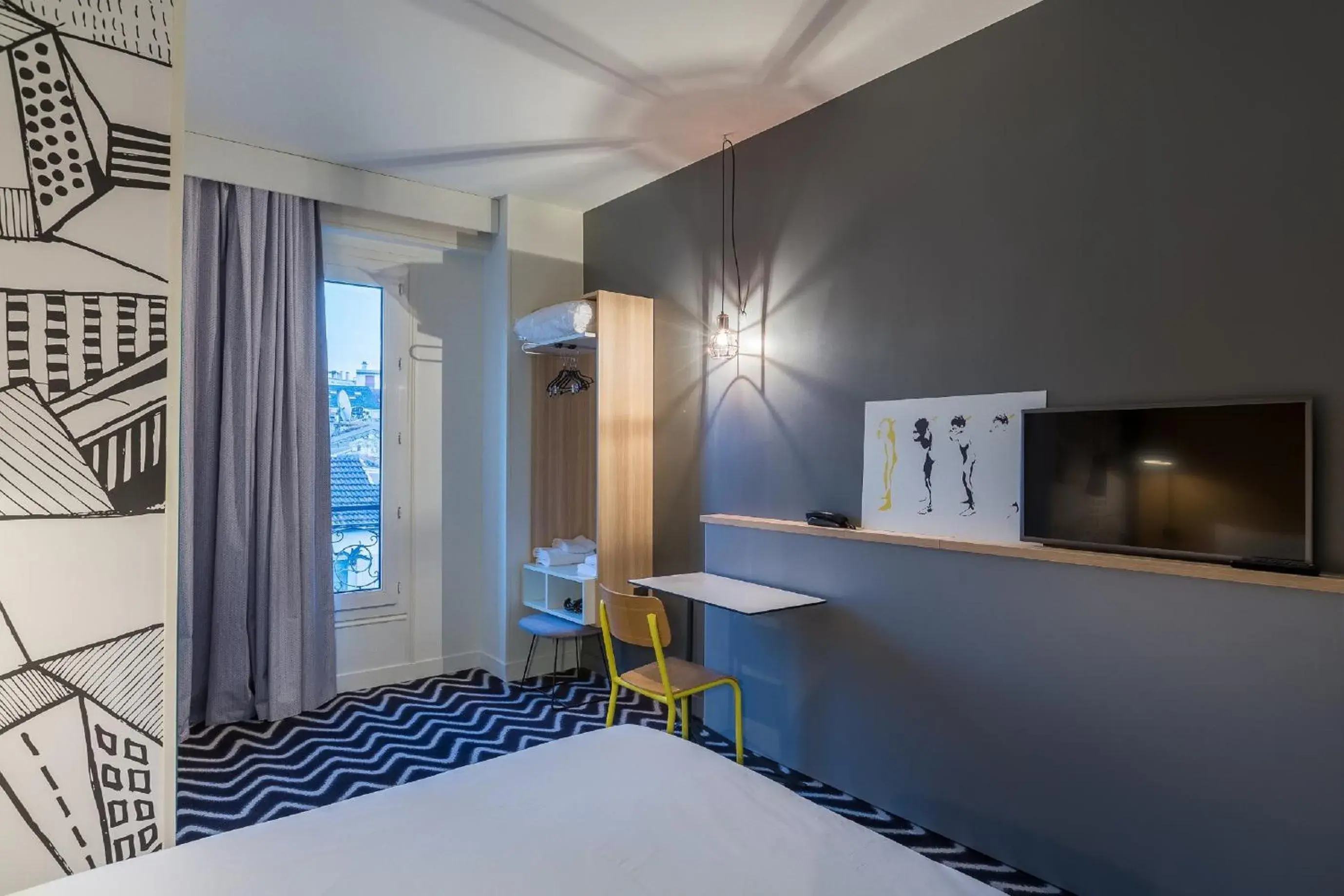 Bedroom, TV/Entertainment Center in Ibis Styles Paris Place d'Italie - Butte Aux Cailles