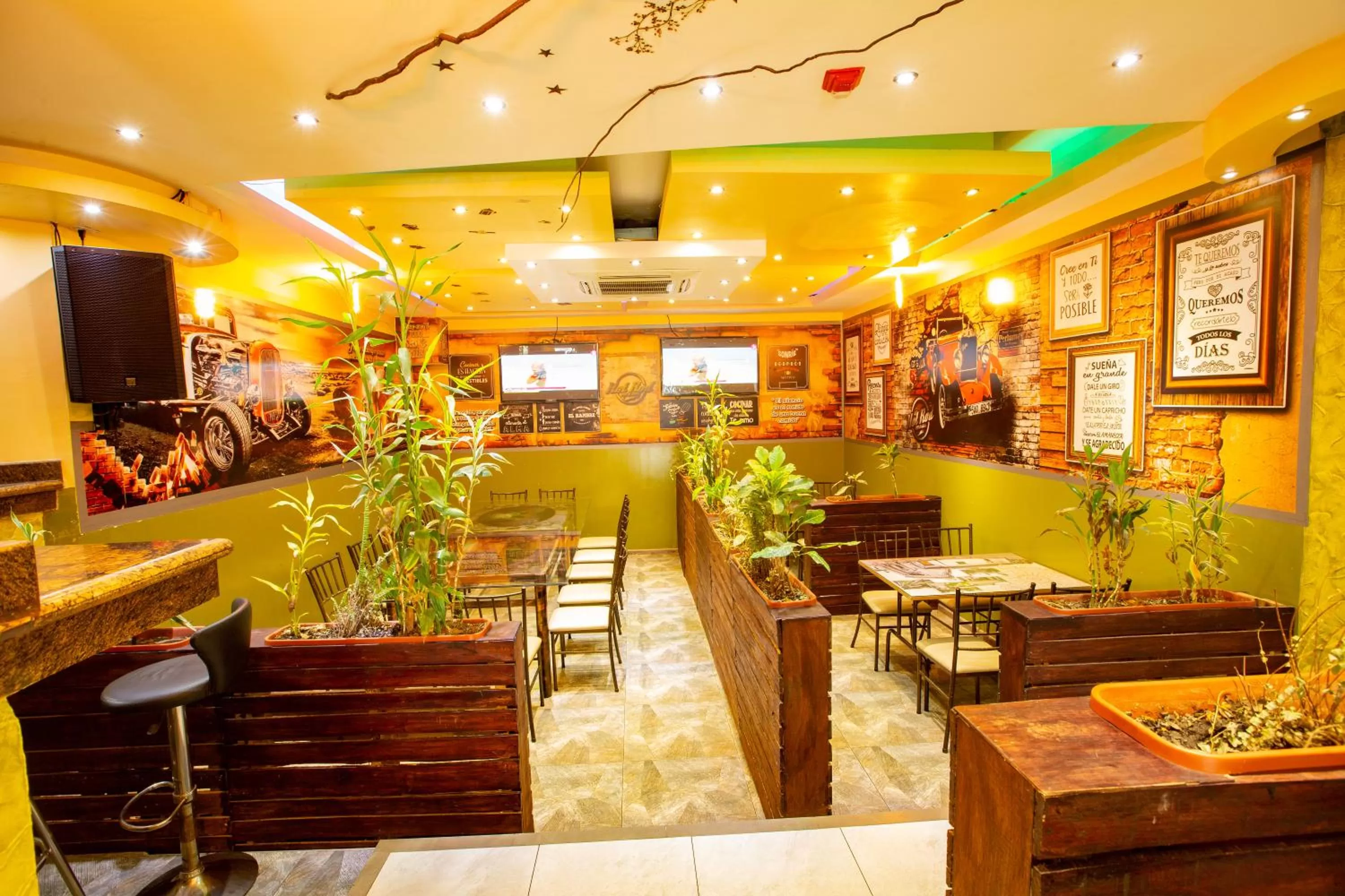 Restaurant/places to eat in La Kapital Hotel