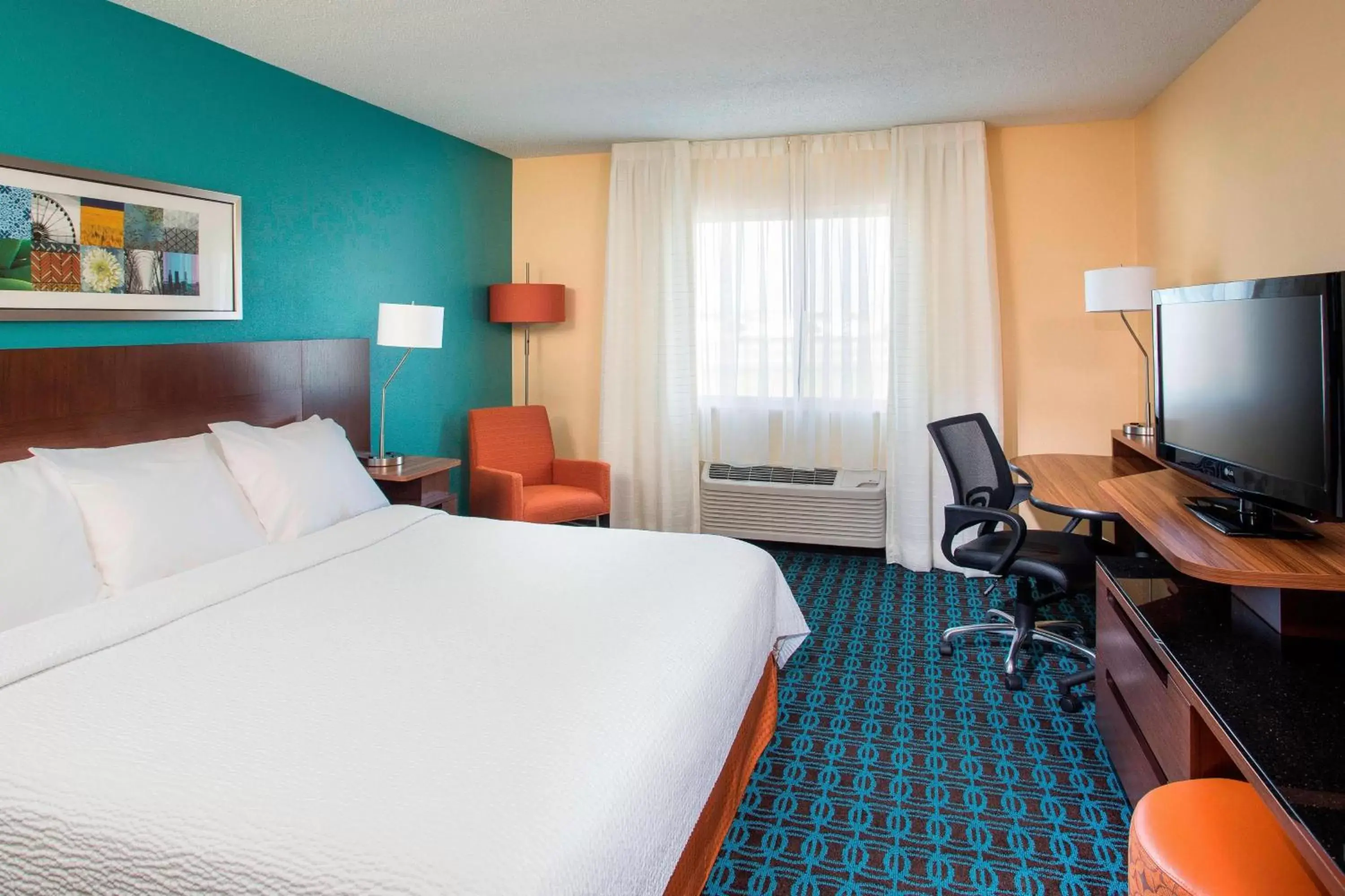 Photo of the whole room, Bed in Fairfield Inn & Suites South Bend Mishawaka