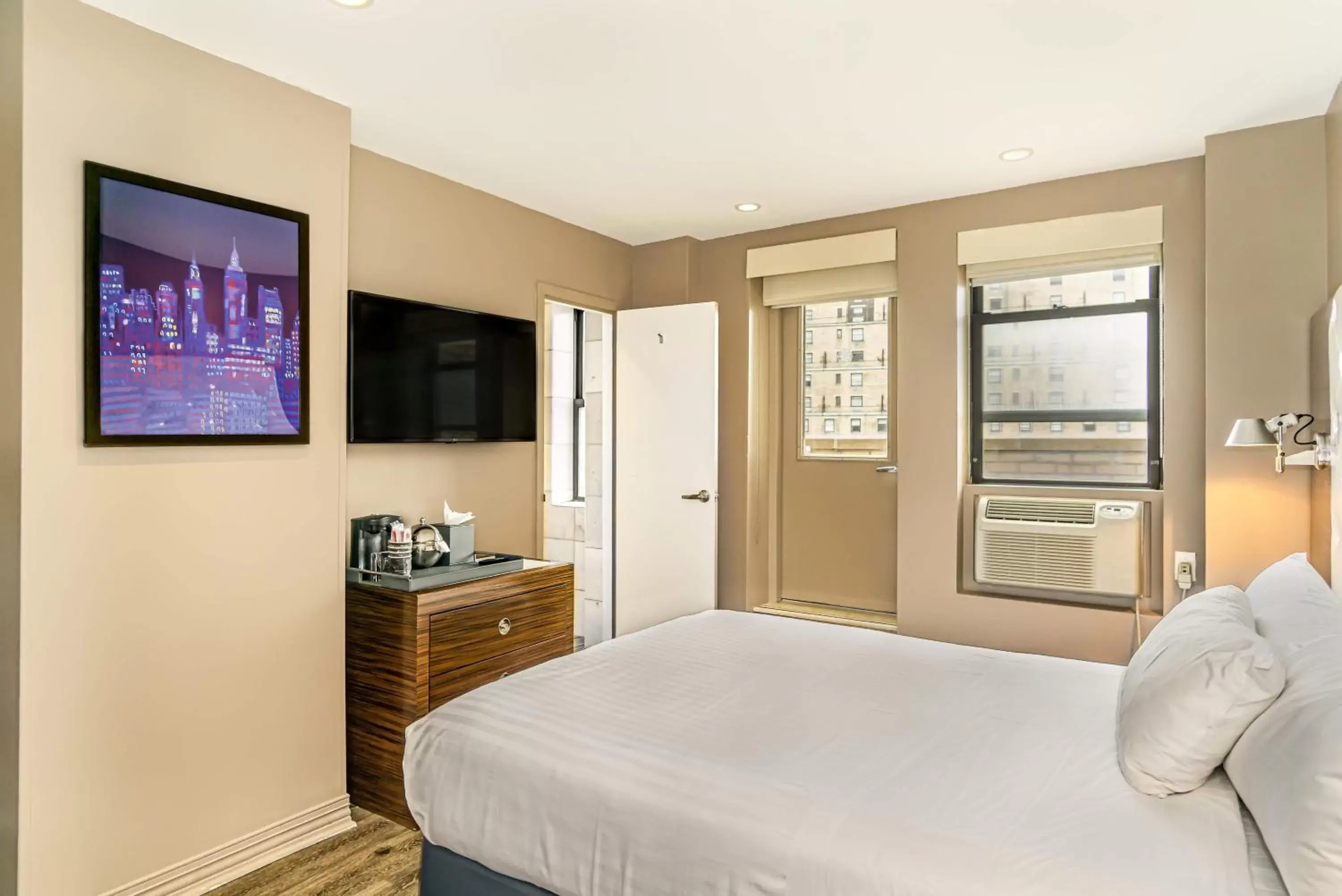 Bedroom, Bed in The Gallivant Times Square Bedroom, Bed in The Gallivant Times Square