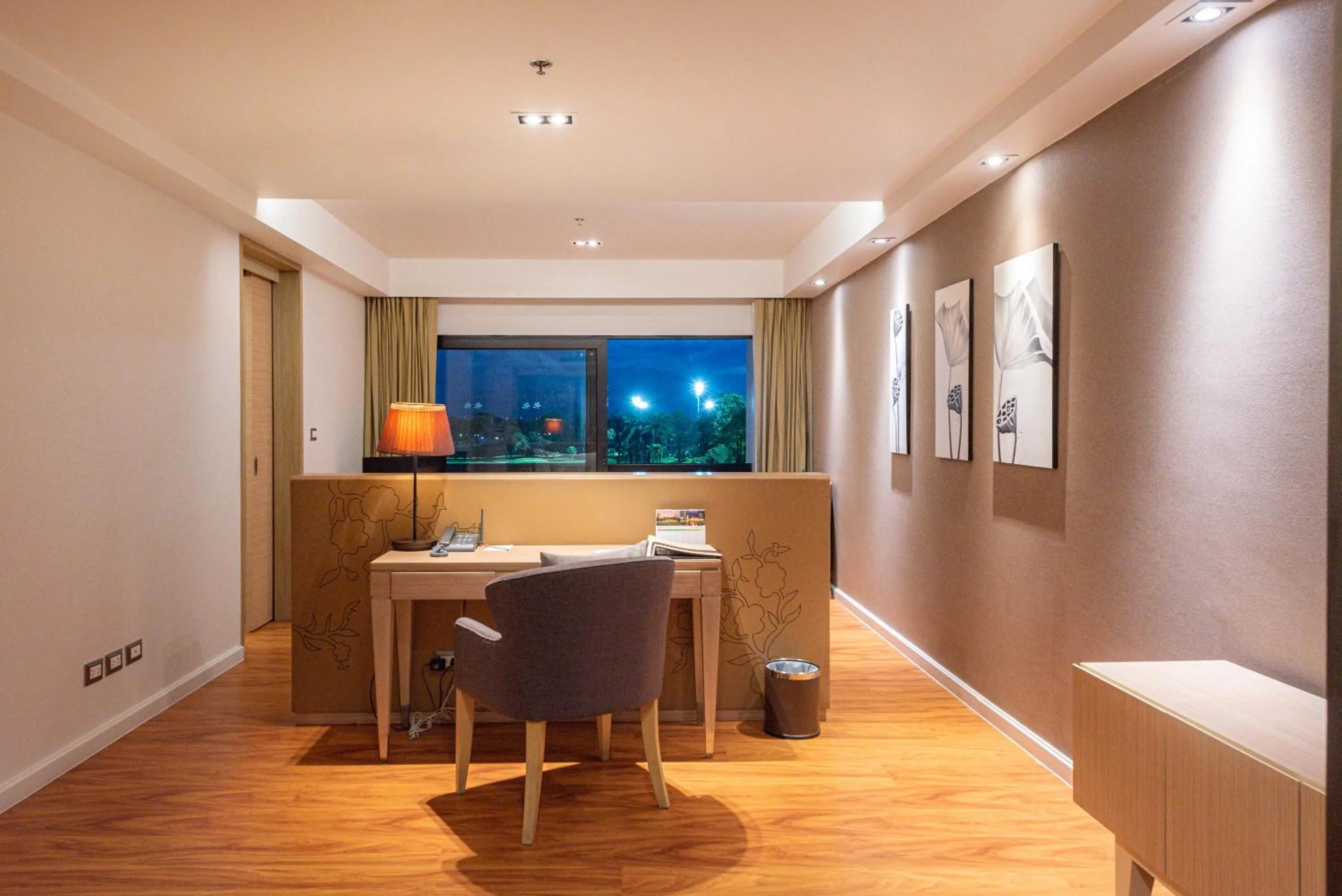 Living room in Summit Windmill Golf Suite Hotel at Suvarnabhumi