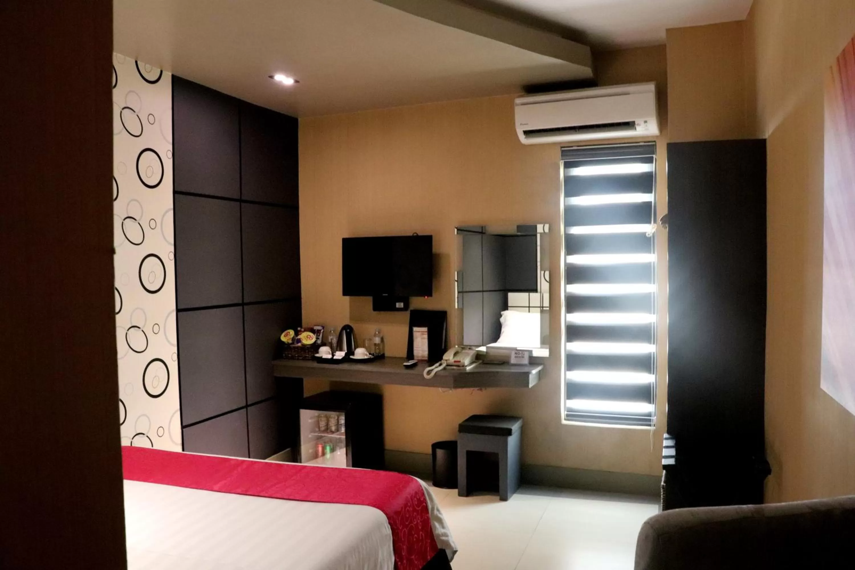 TV and multimedia, Bed in Eloisa Royal Suites