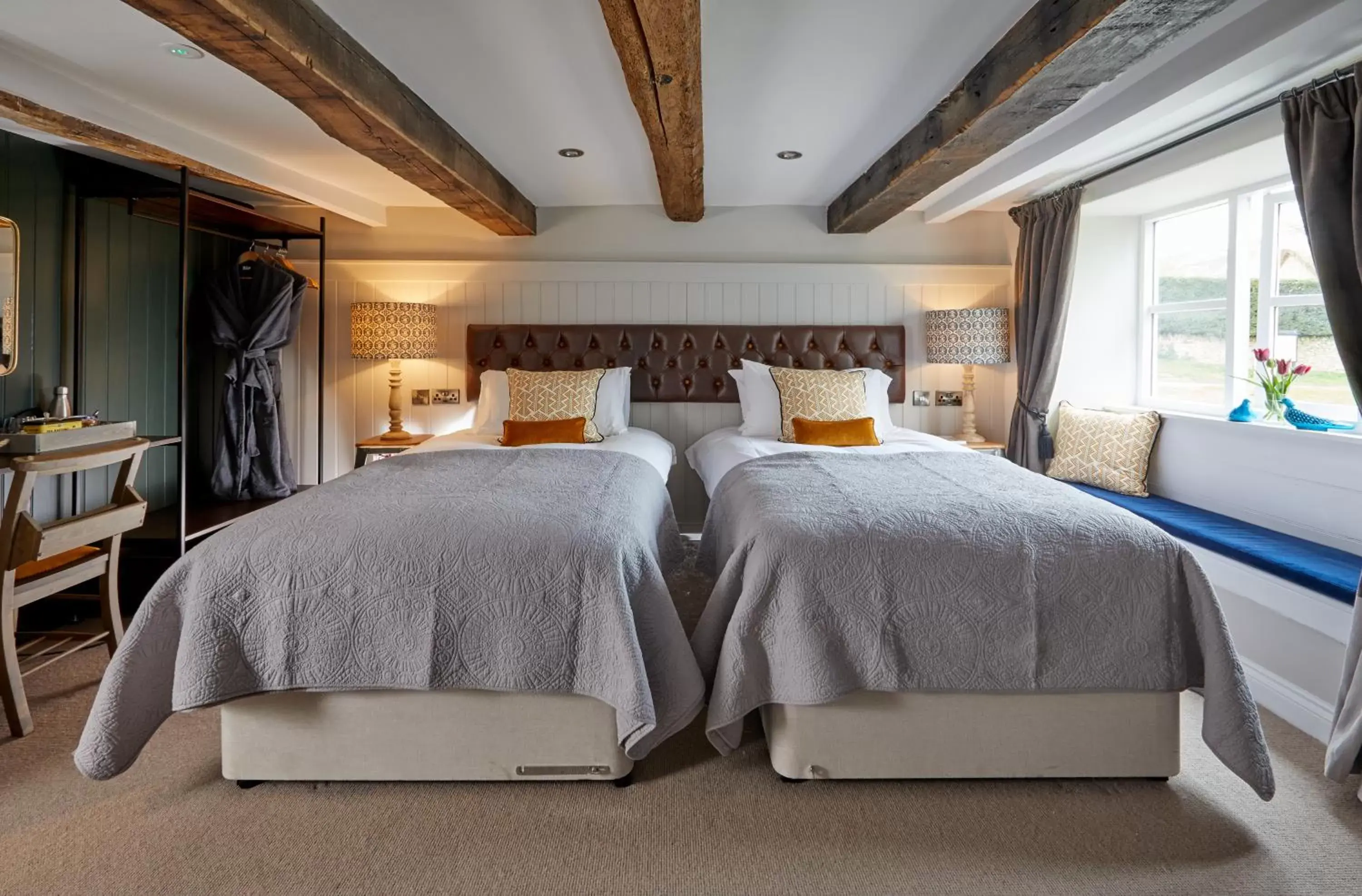 Superior Twin Room in The Crown Inn, Church Enstone Superior Twin Room in The Crown Inn, Church Enstone