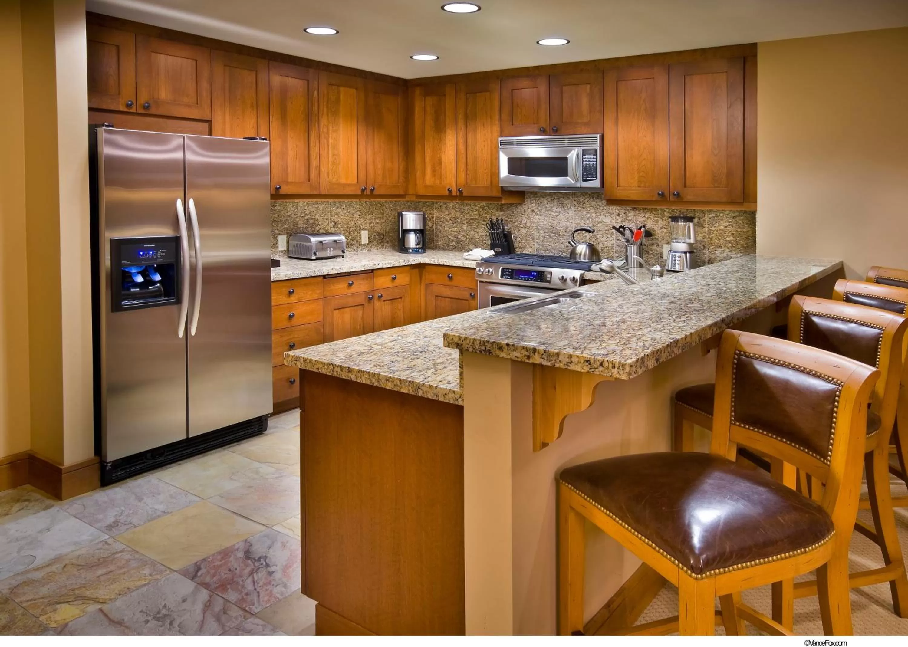 Kitchen or kitchenette, Kitchen/Kitchenette in East West Hospitality at Tahoe