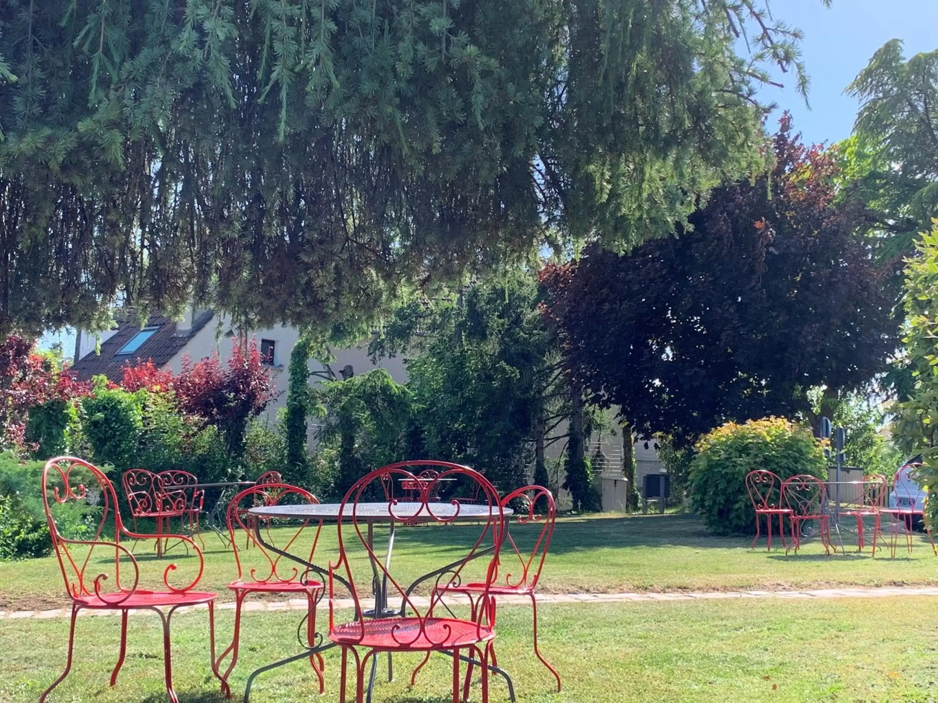 Garden in Brit Hotel Dak Hotel