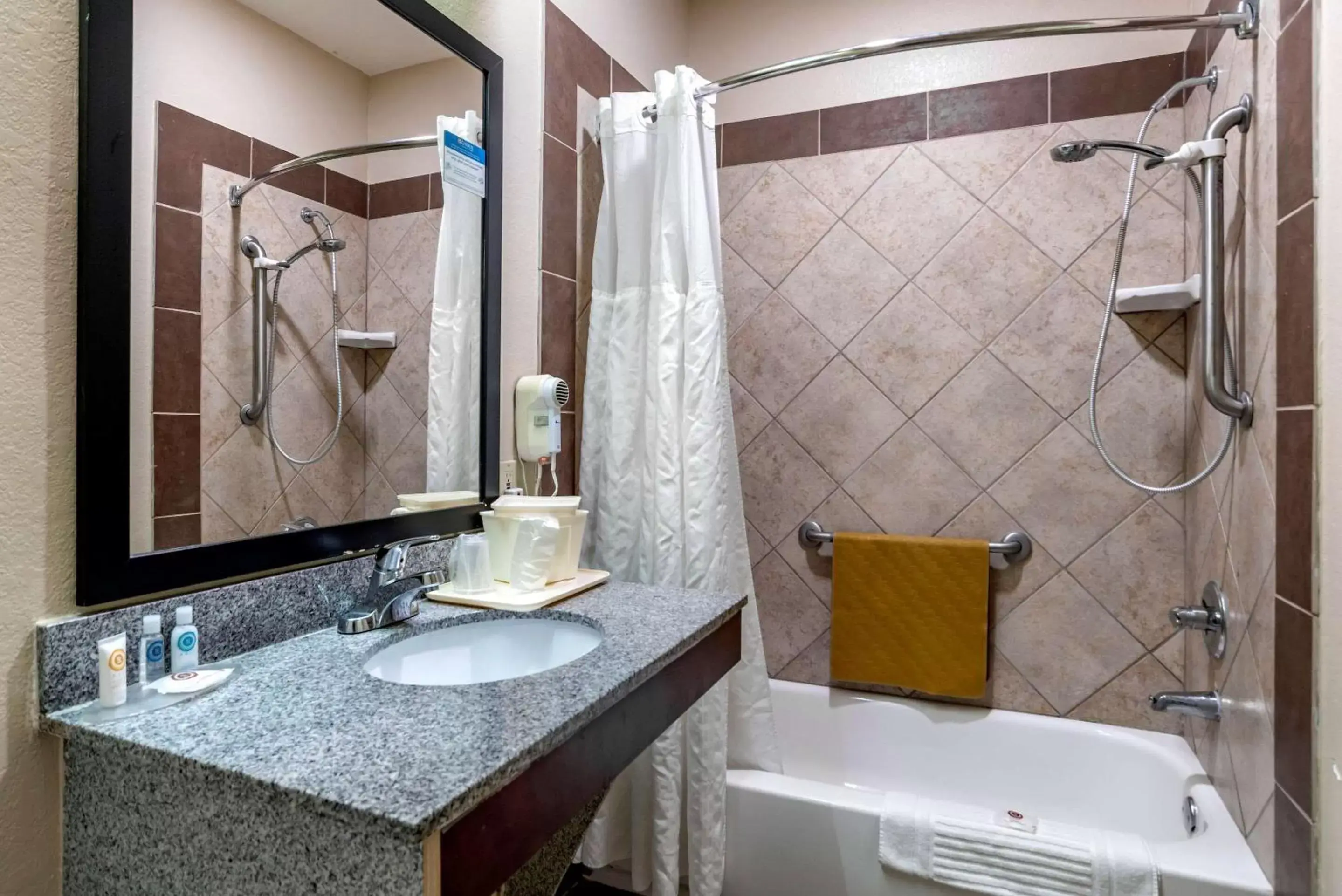 Bathroom in Comfort Inn Airport