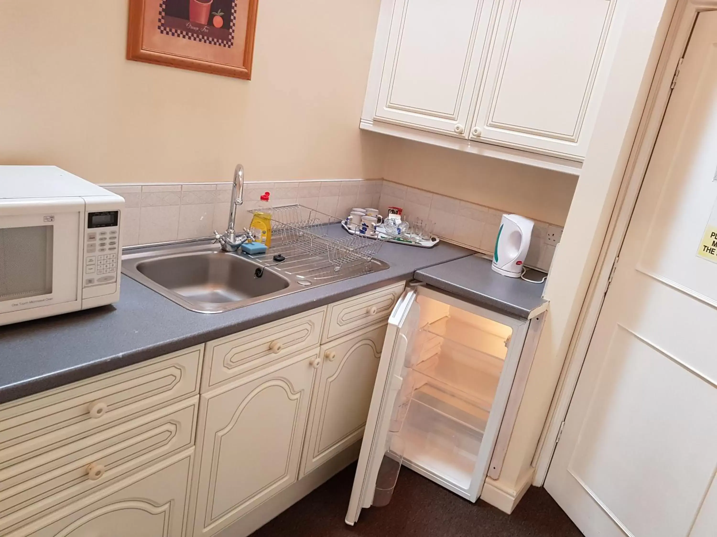 Kitchen or kitchenette, Kitchen/Kitchenette in Fairhaven Guest Accommodation