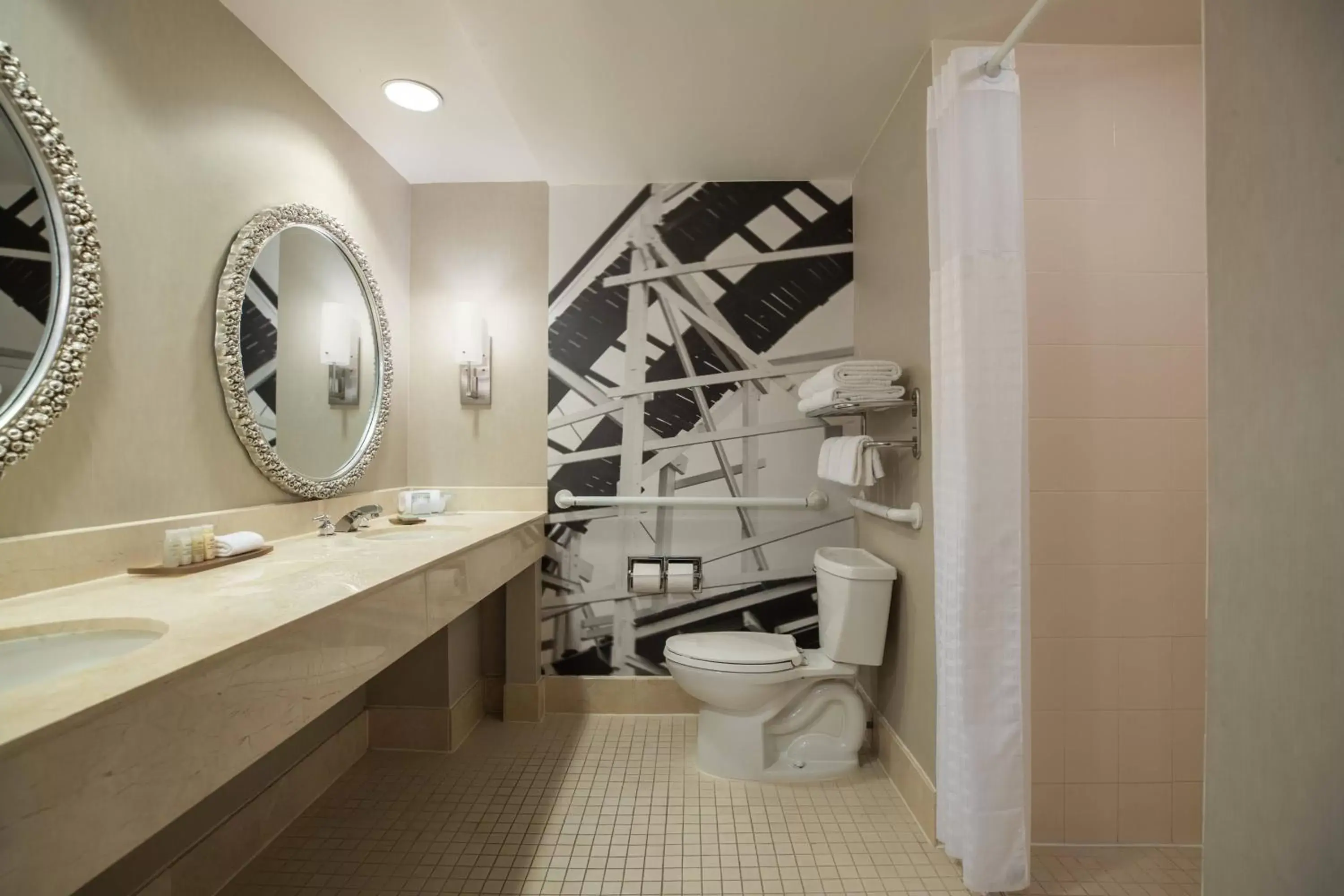 Bathroom in Renaissance Orlando at SeaWorld®