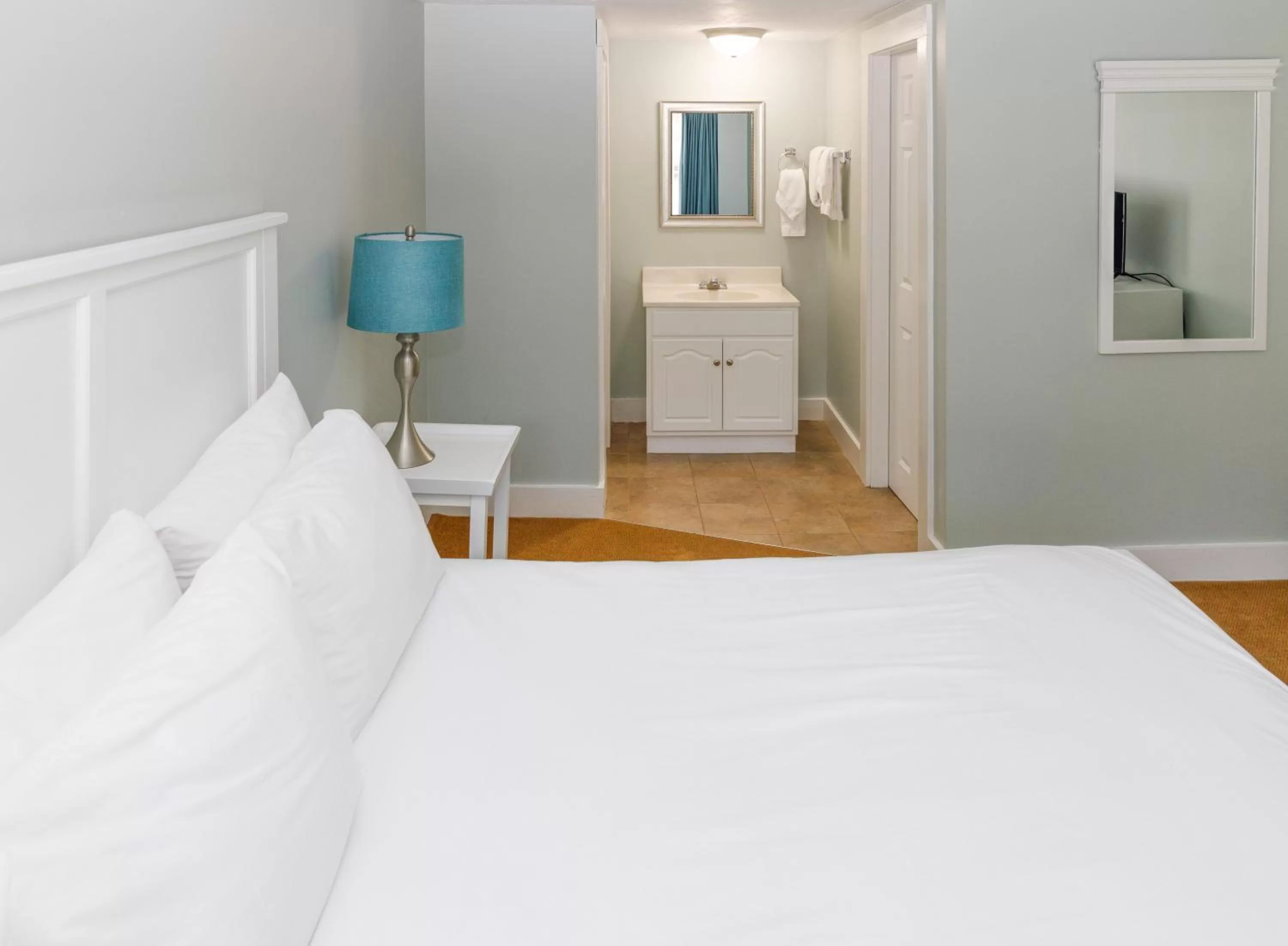 Bedroom in Admiral's Inn Resort