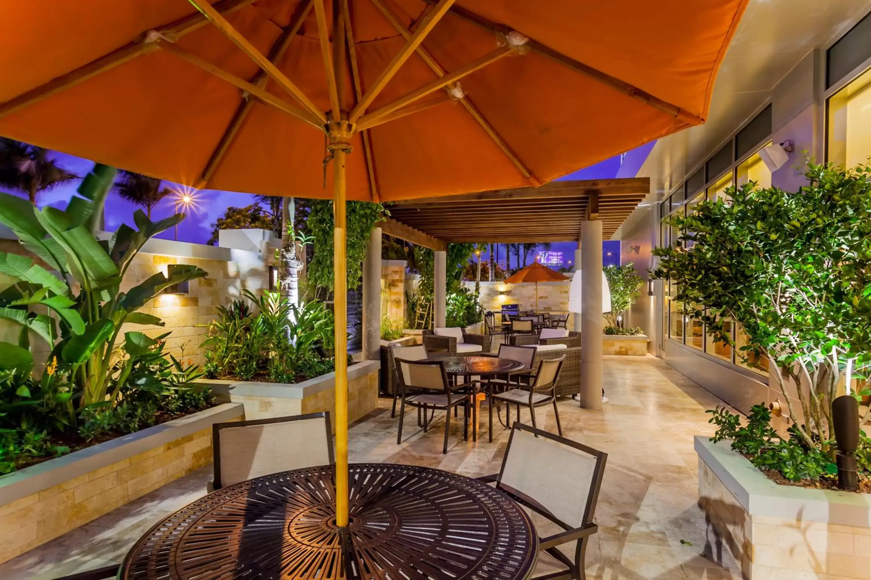 Patio, Restaurant/Places to Eat in Hyatt House San Juan