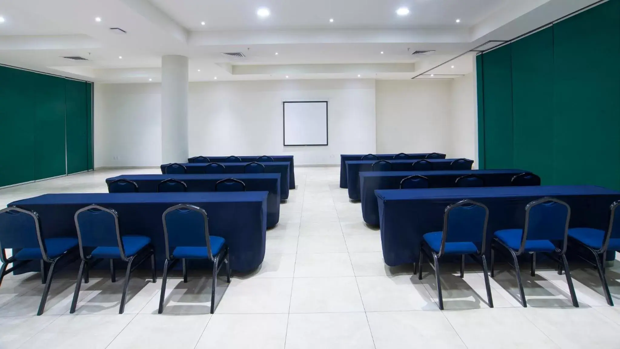 Meeting/conference room in Holiday Inn Express Xalapa