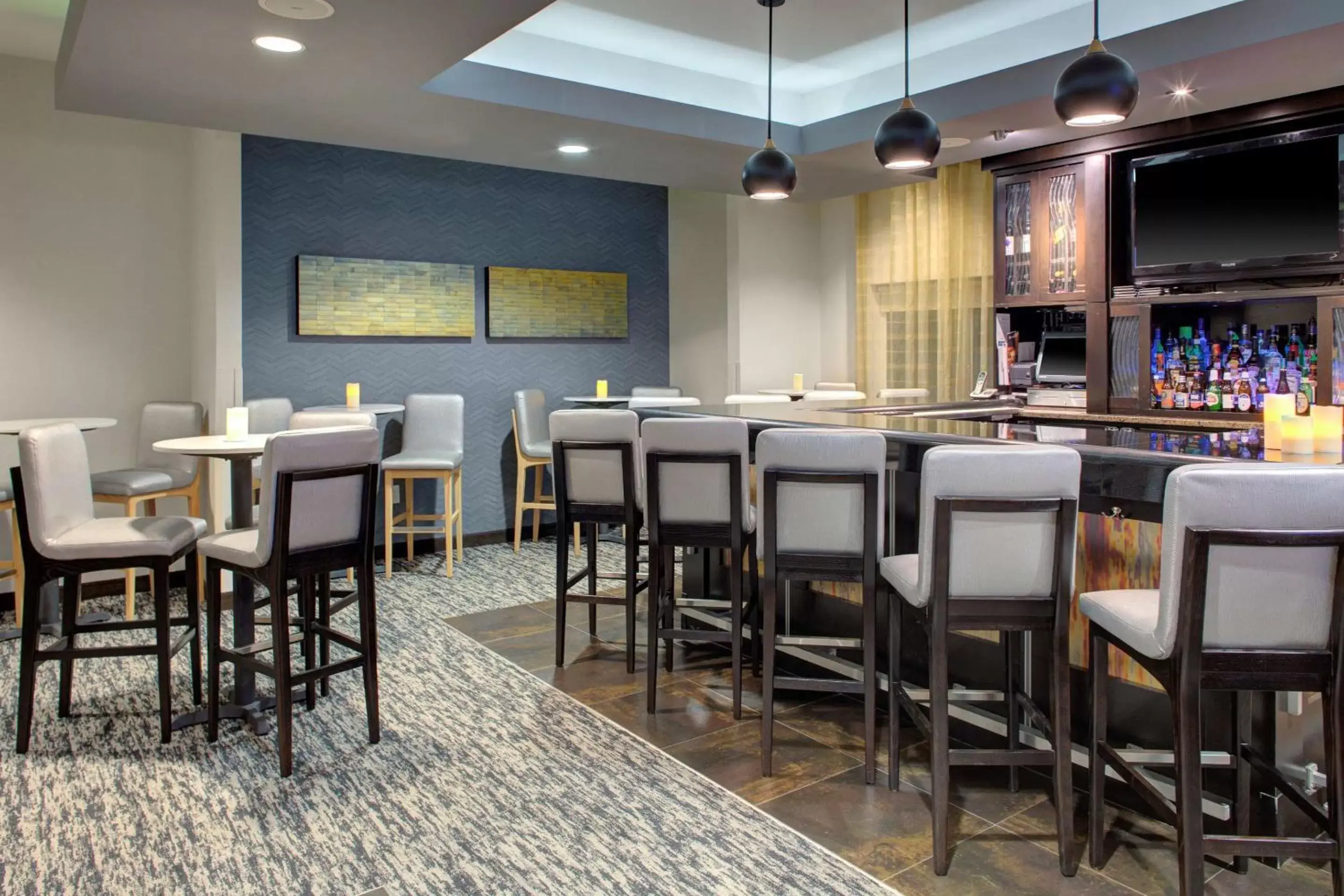 Lounge or bar, Restaurant/Places to Eat in Hyatt House Raleigh Durham Airport