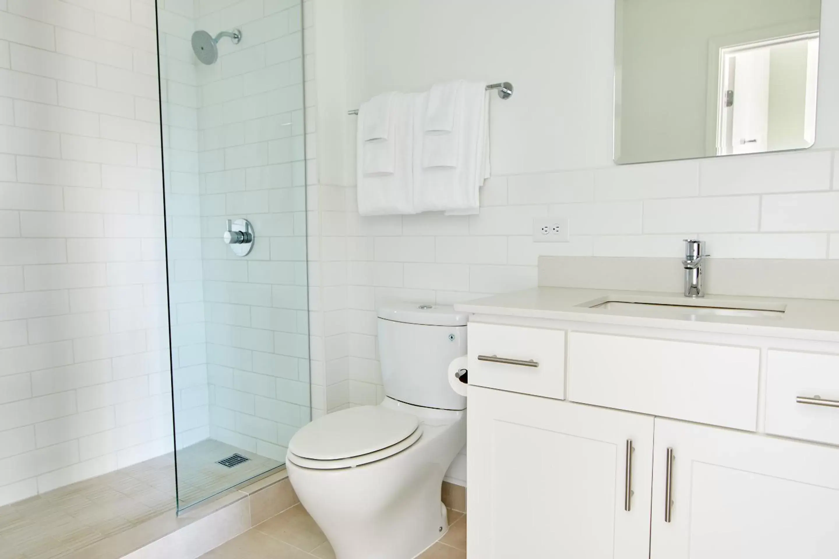 Living room, Bathroom in Sonder Baltimore Place