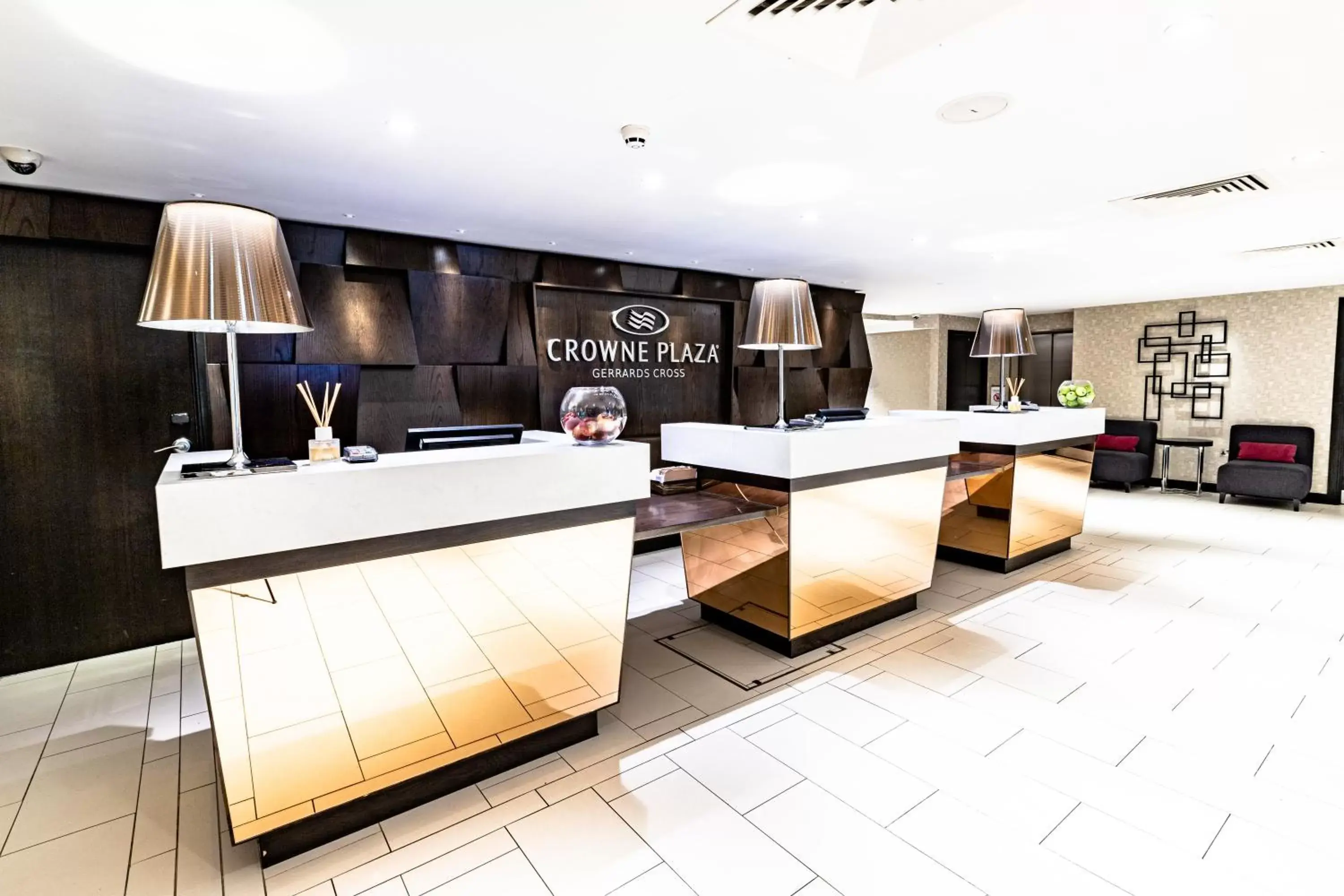 Lobby or reception, Lobby/Reception in Crowne Plaza Gerrards Cross, an IHG Hotel