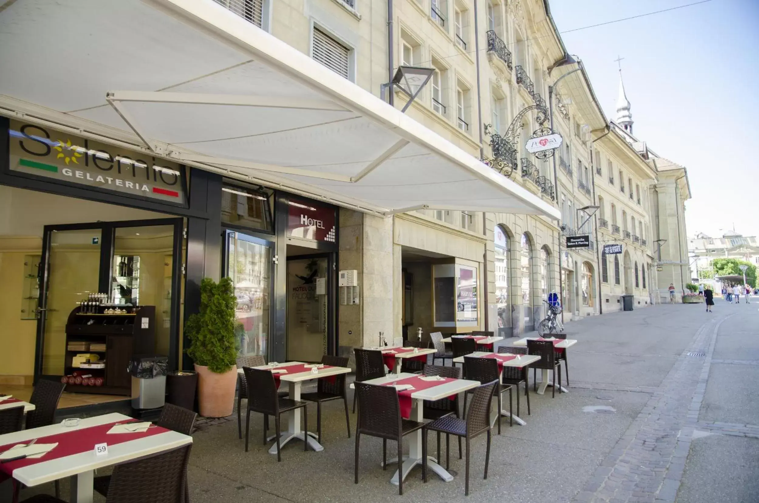 Property building, Restaurant/Places to Eat in Hotel du Faucon