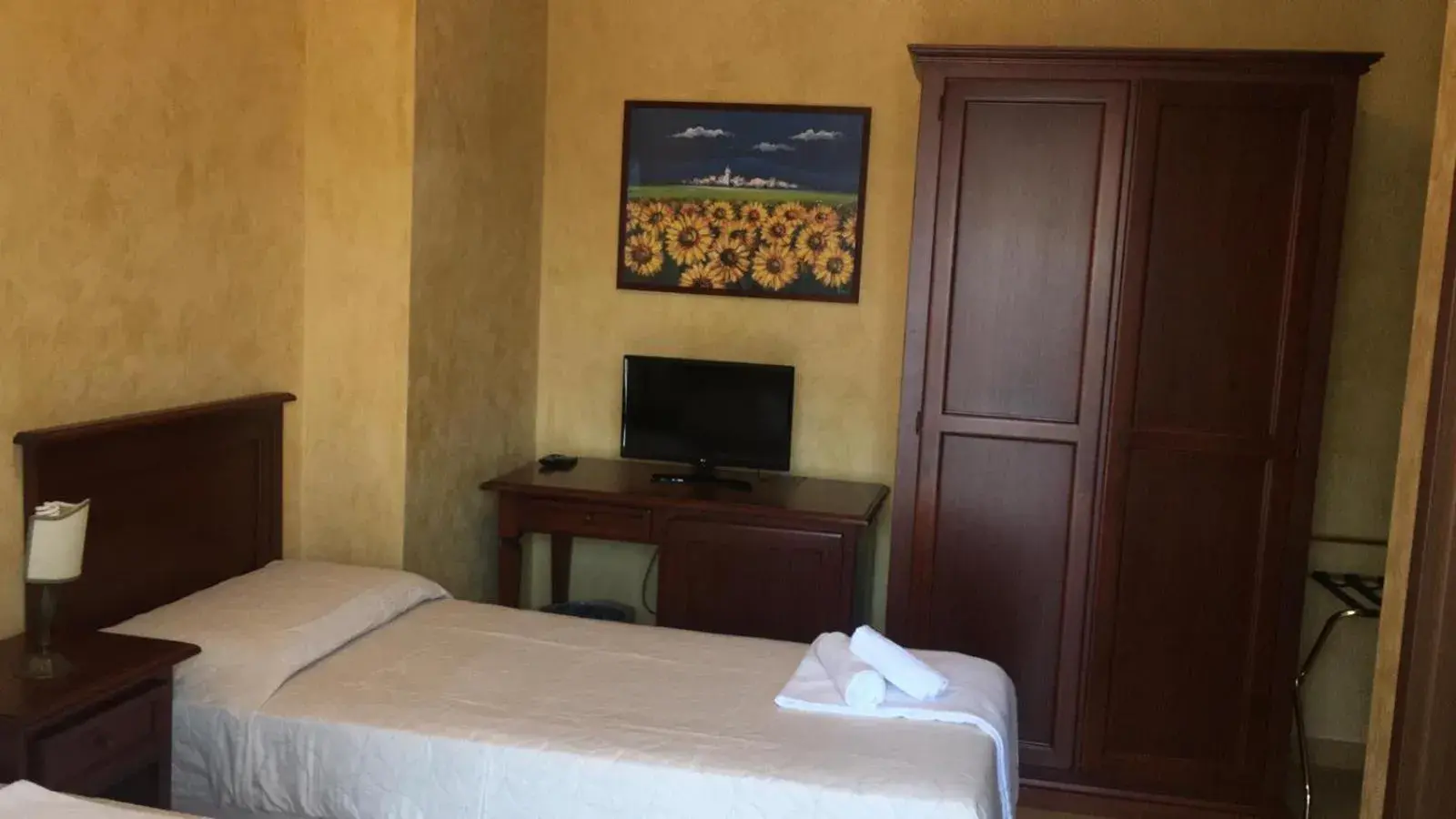 Photo of the whole room, Bed in Hotel Paradiso Delle Madonie