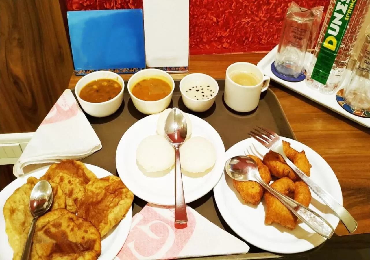 Breakfast in Hotel Nest N Rest - Mumbai