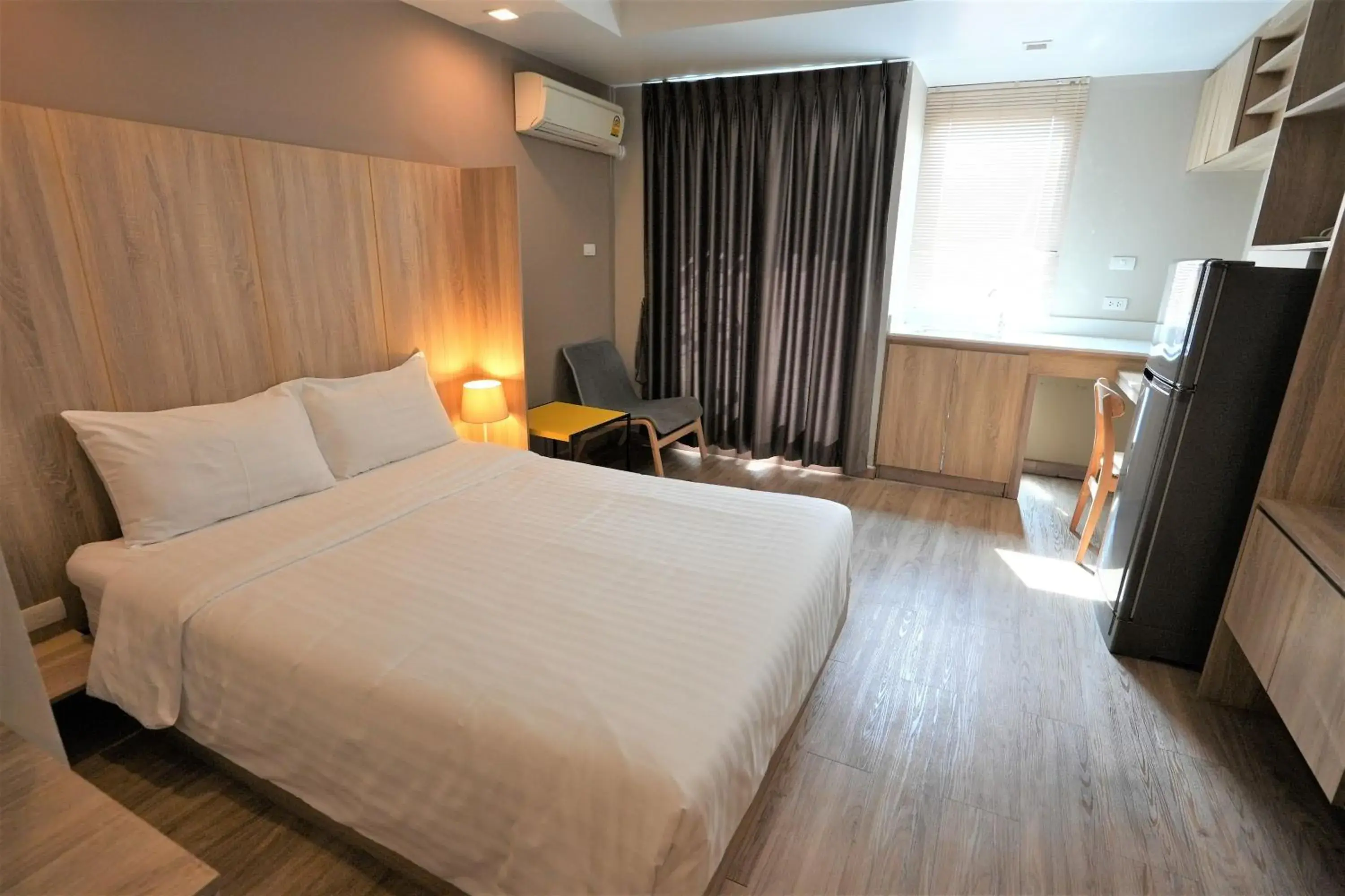 Photo of the whole room, Bed in Baan Tanwa - MRT Ratchadapisek