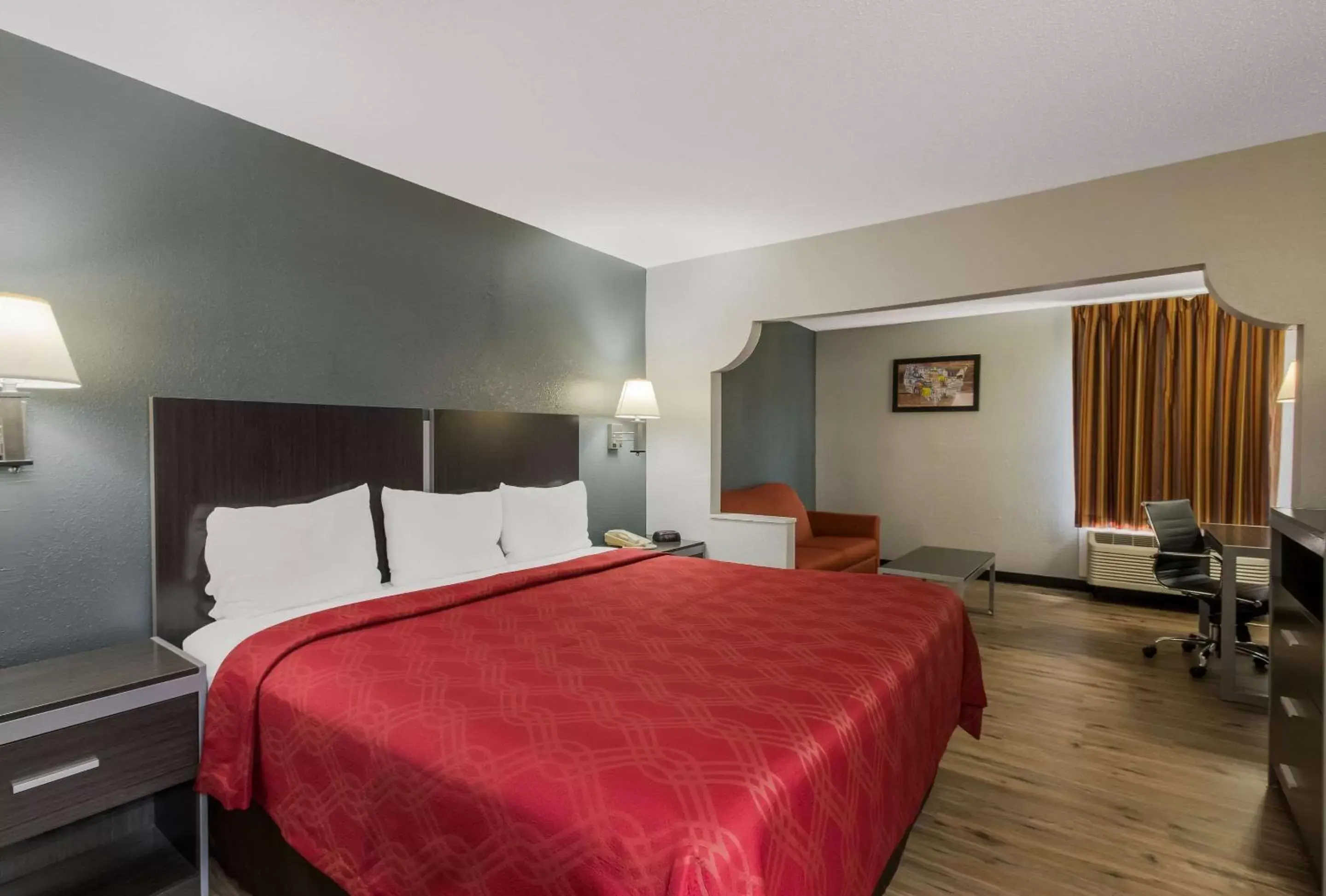 Bedroom, Bed in Econolodge Inn & Suites