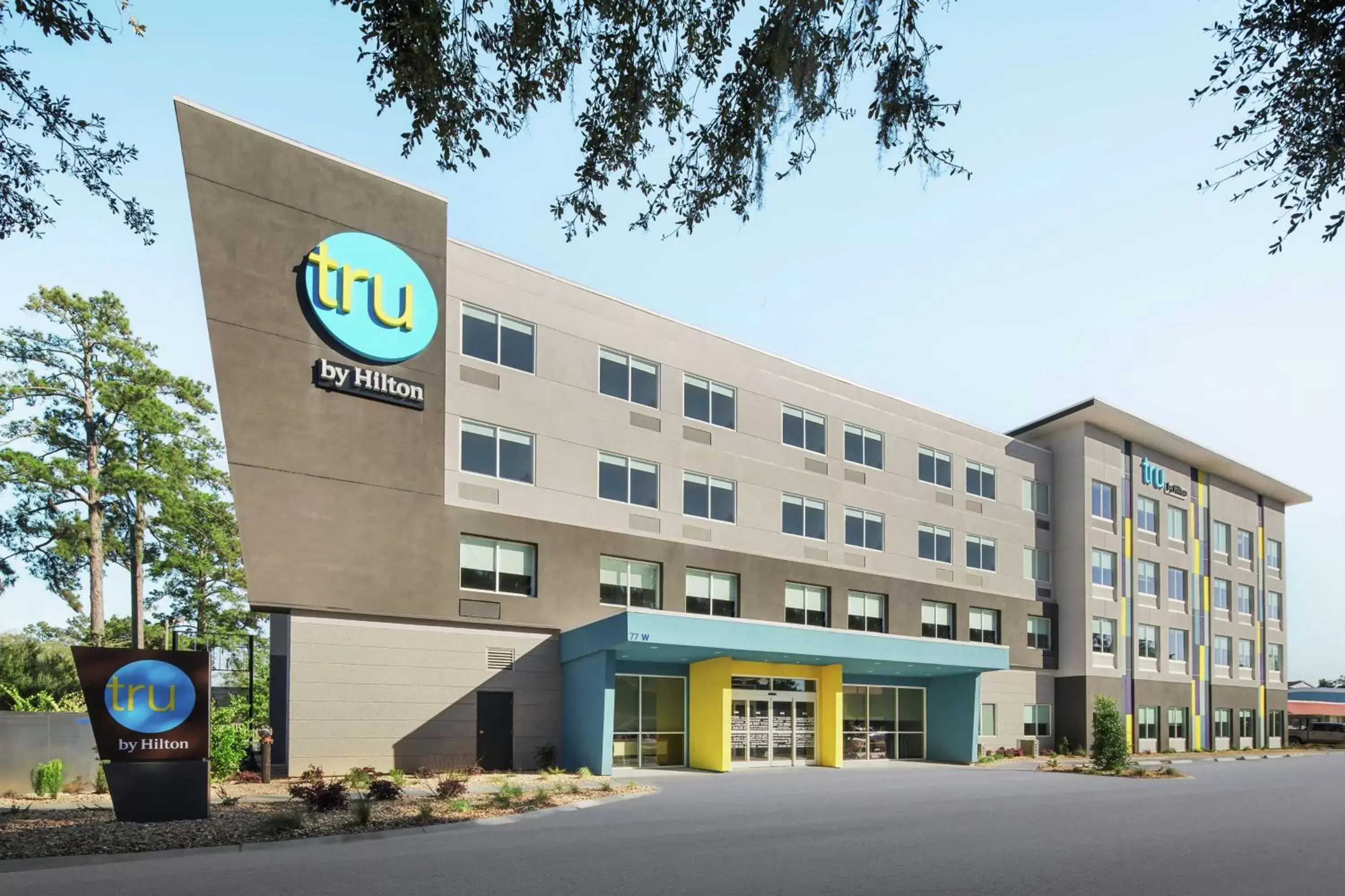 Property building in Tru By Hilton Savannah Midtown Ga Property building in Tru By Hilton Savannah Midtown Ga
