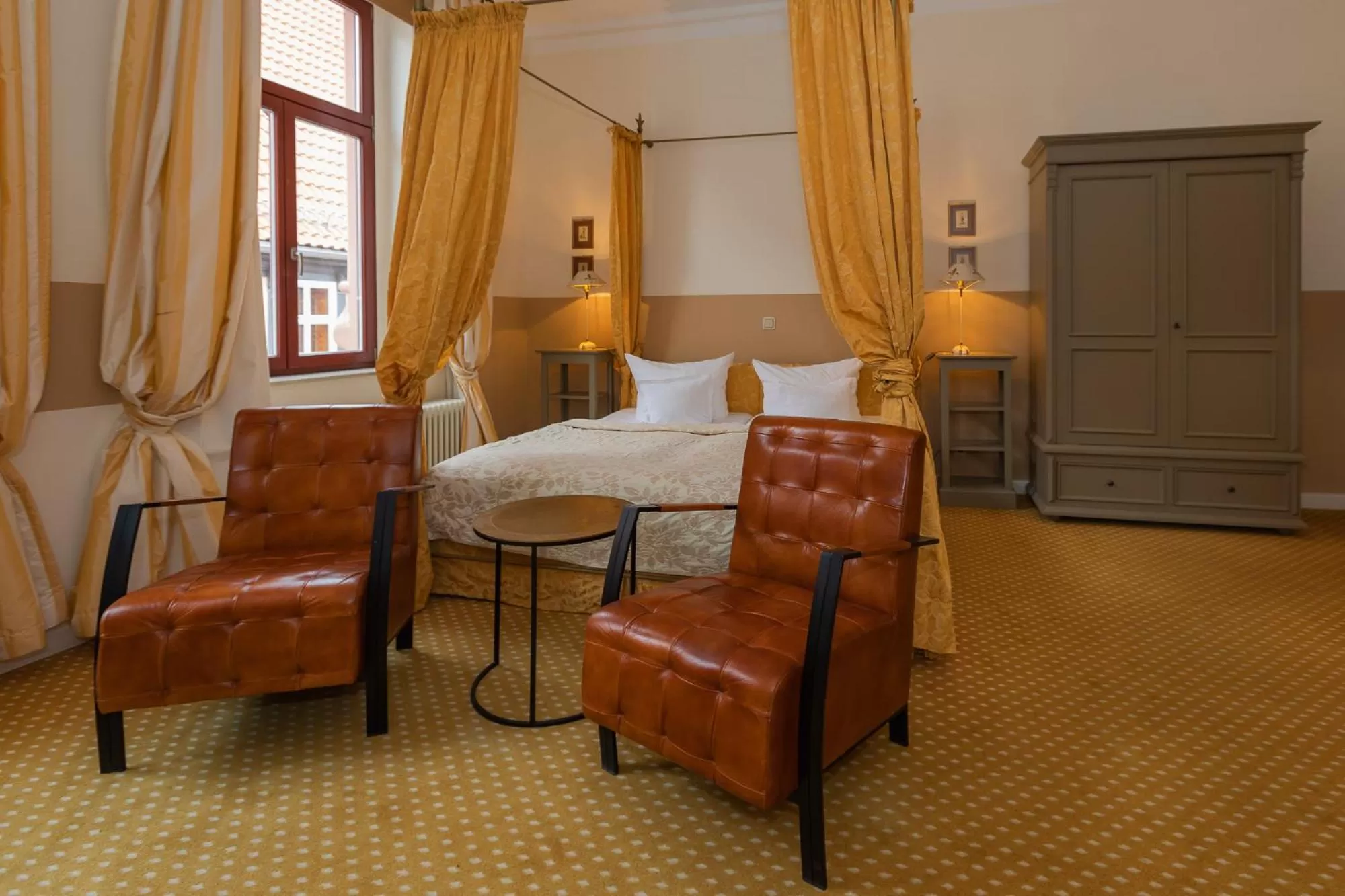 Photo of the whole room, Bed in Hotel Zum Bär